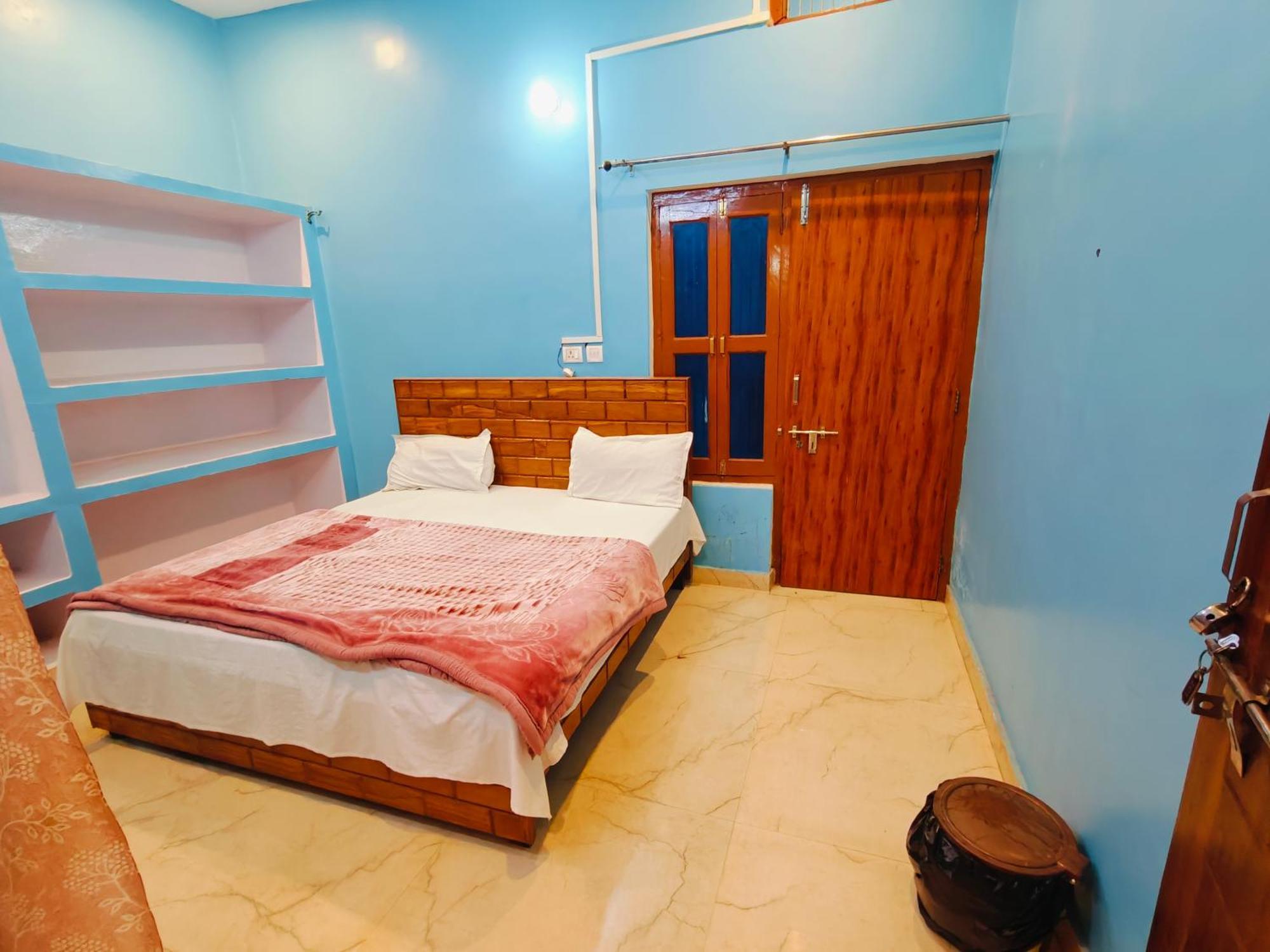 Om Palace Guest House Ayodhya Dhaam -Ac & Non Ac Rooms
