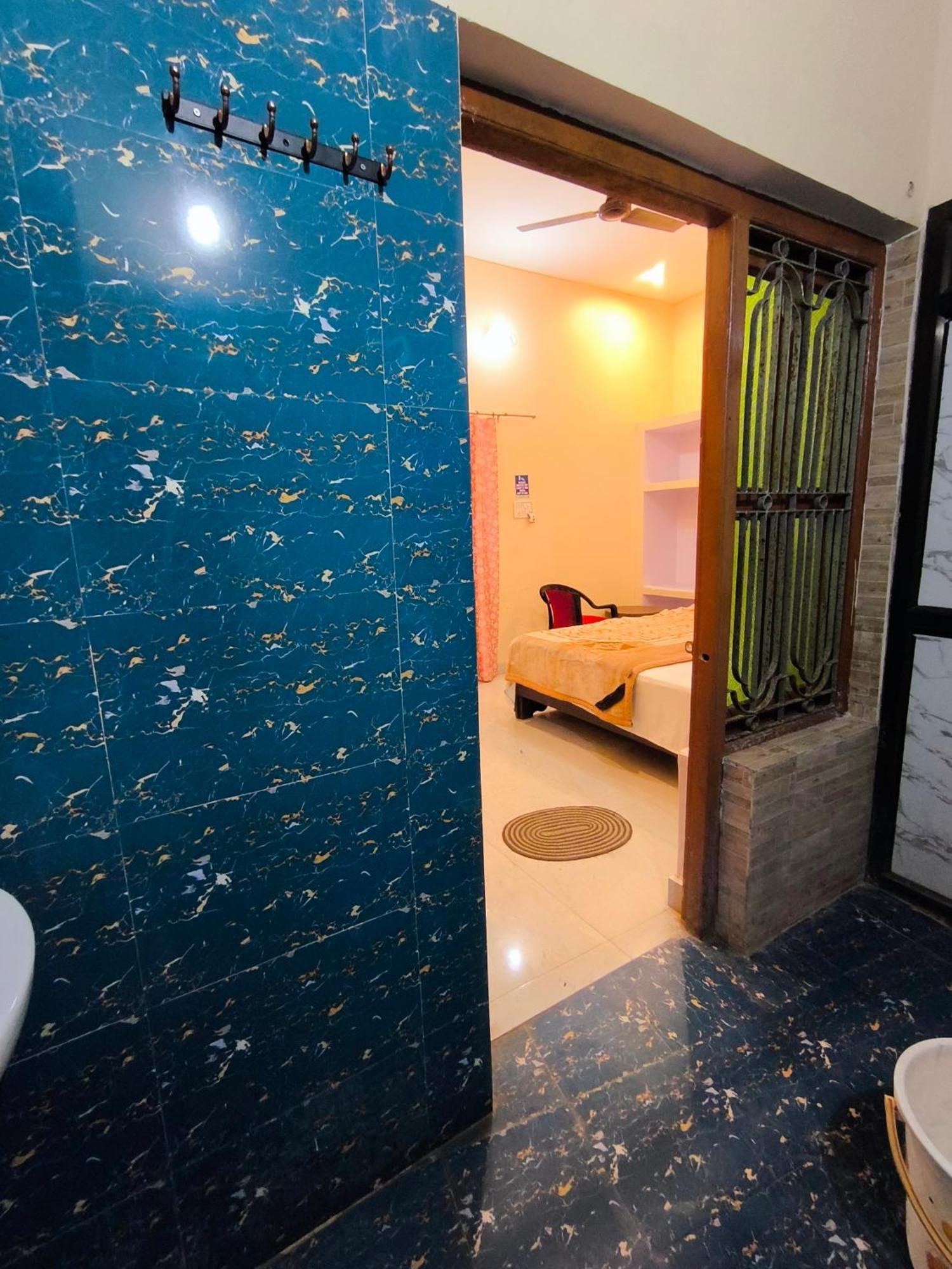 Homestay Om Palace Guest House Ayodhya Dhaam -Ac & Non Ac Rooms Ayodhya