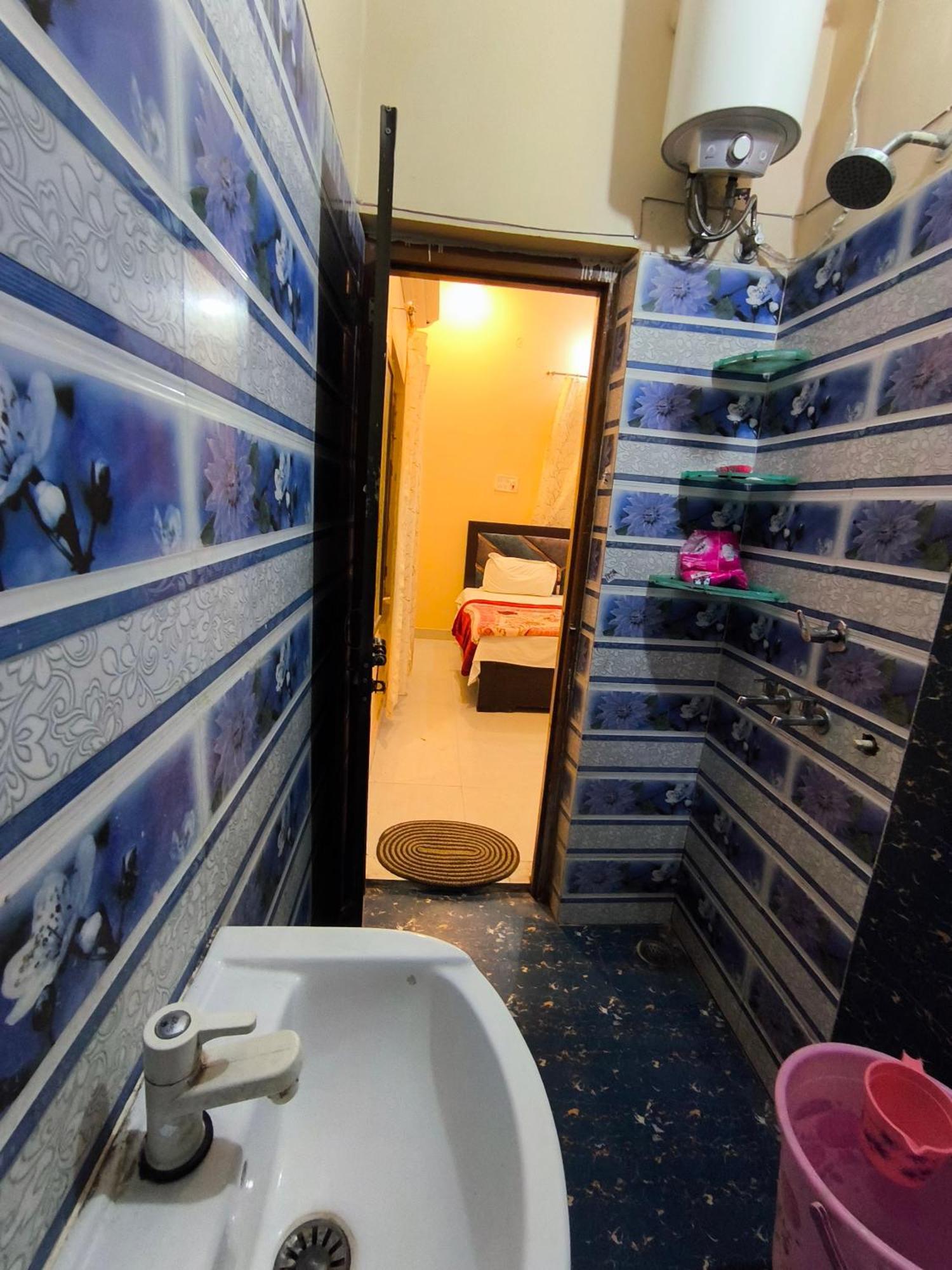 Om Palace Guest House Ayodhya Dhaam -Ac & Non Ac Rooms Homestay Ayodhya