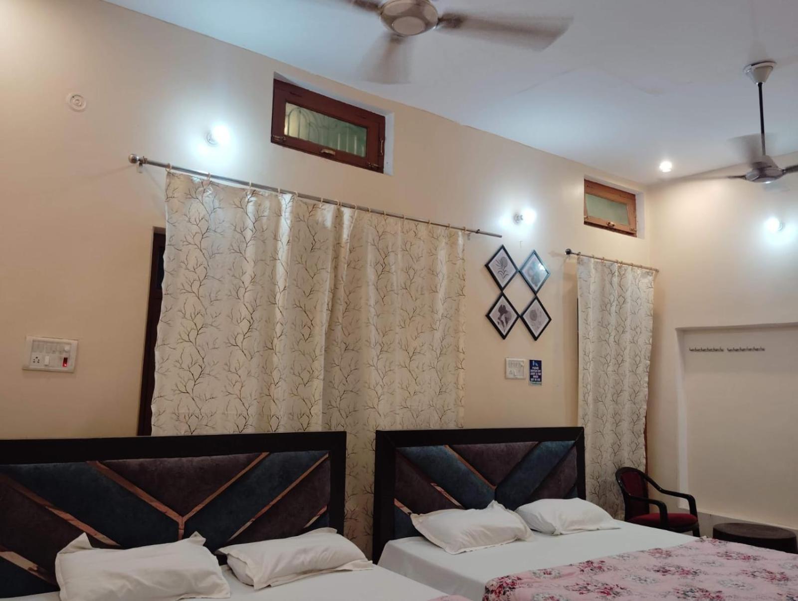 Homestay Om Palace Guest House Ayodhya Dhaam -Ac & Non Ac Rooms *