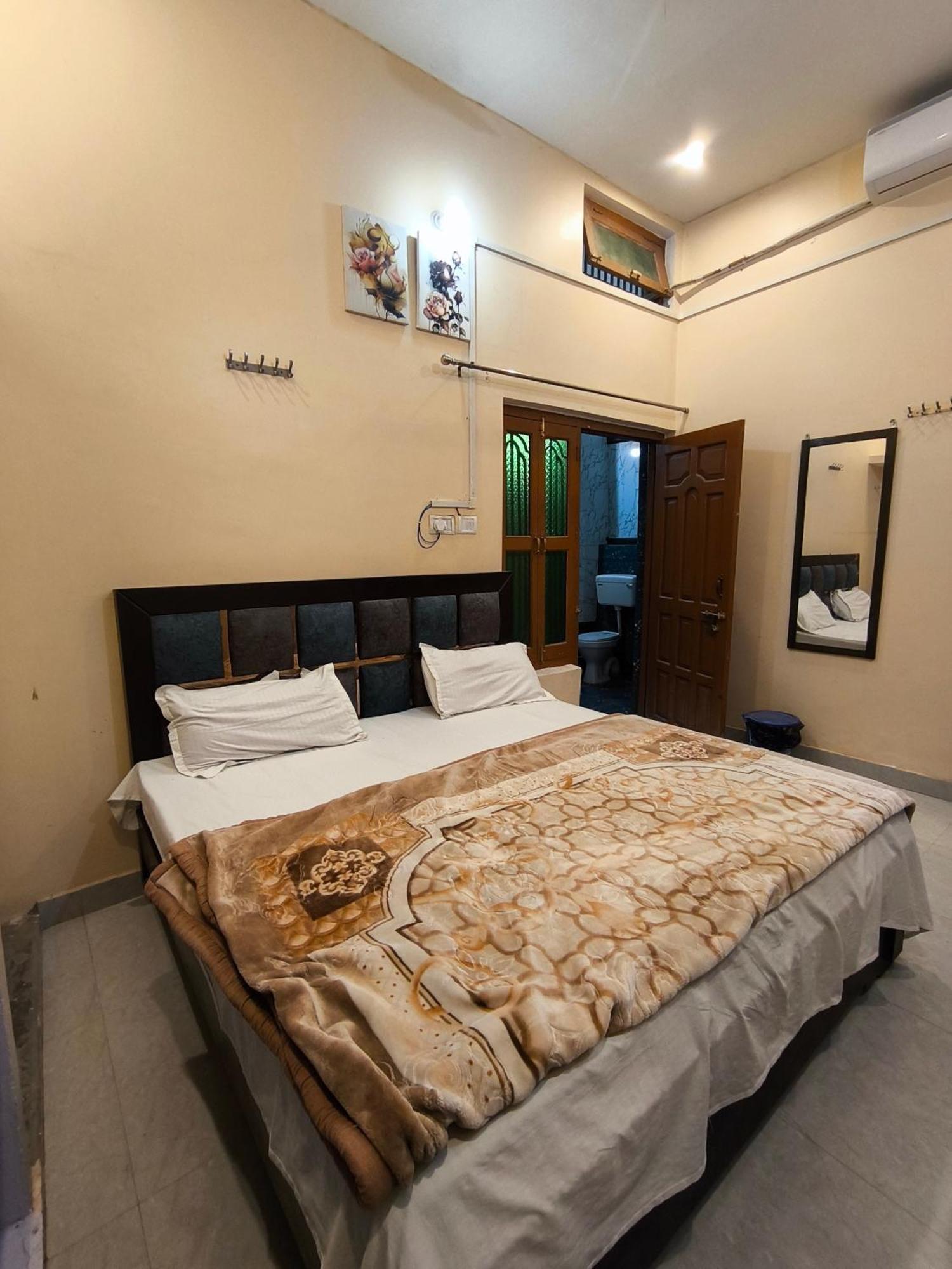 Om Palace Guest House Ayodhya Dhaam -Ac & Non Ac Rooms *