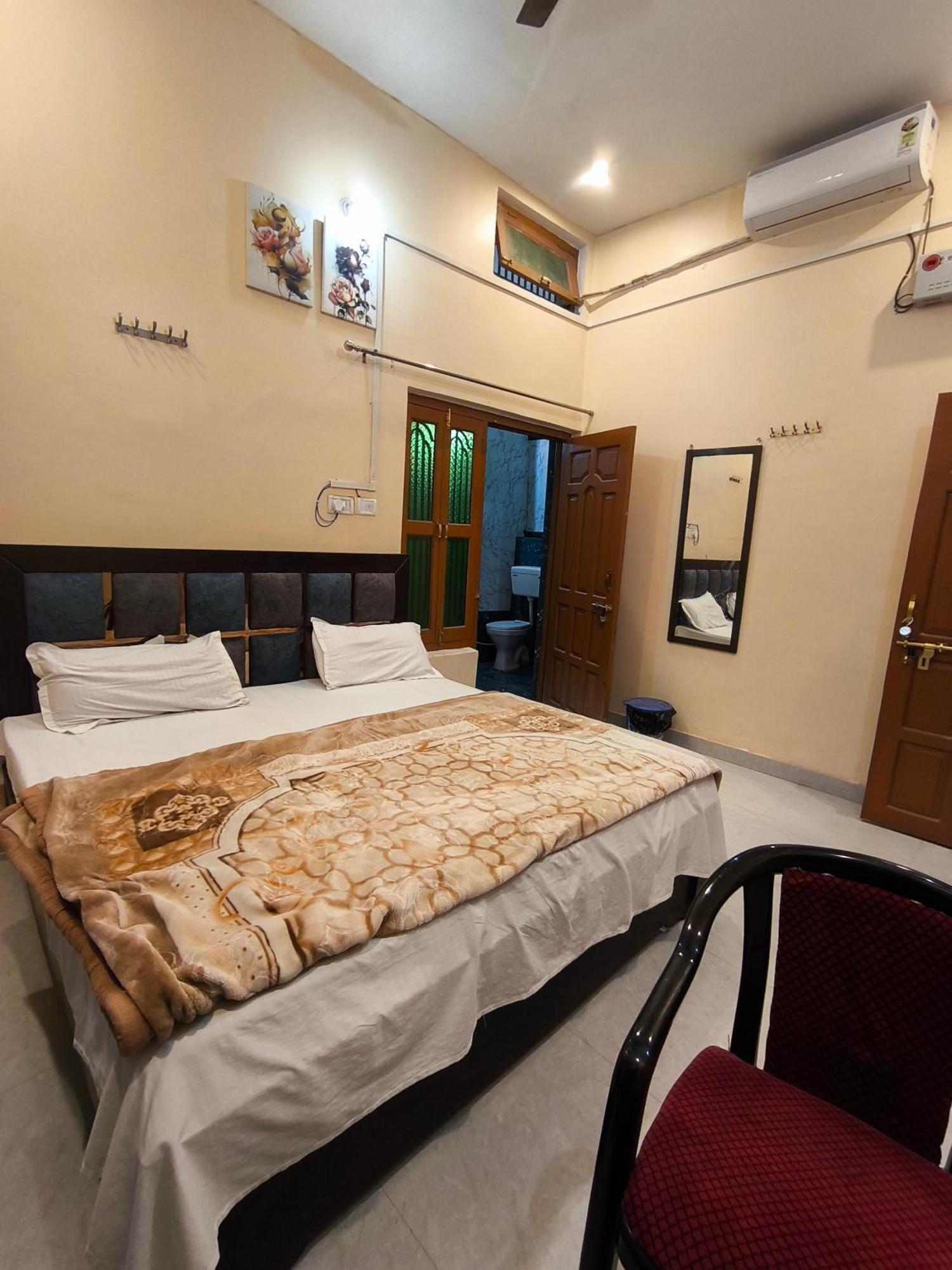 Homestay Om Palace Guest House Ayodhya Dhaam -Ac & Non Ac Rooms