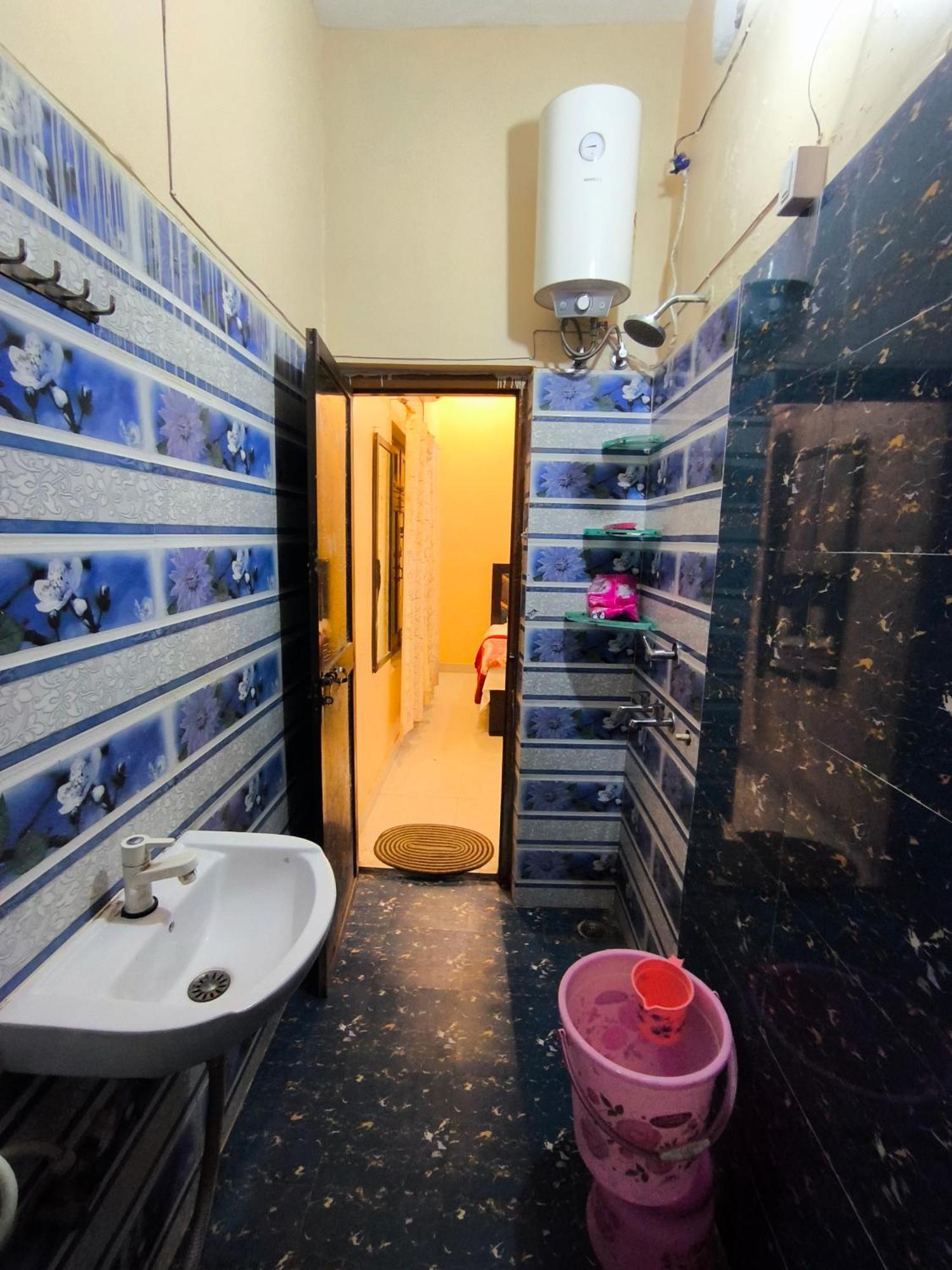 Om Palace Guest House Ayodhya Dhaam -Ac & Non Ac Rooms Homestay *