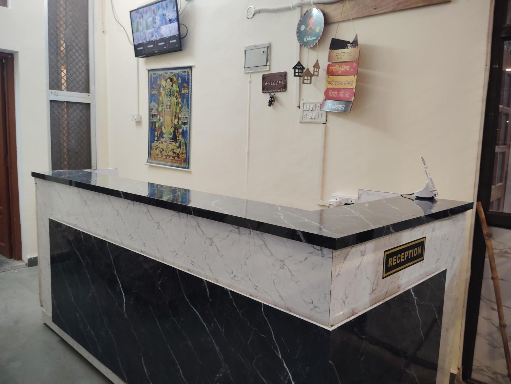 Homestay Om Palace Guest House Ayodhya Dhaam -Ac & Non Ac Rooms