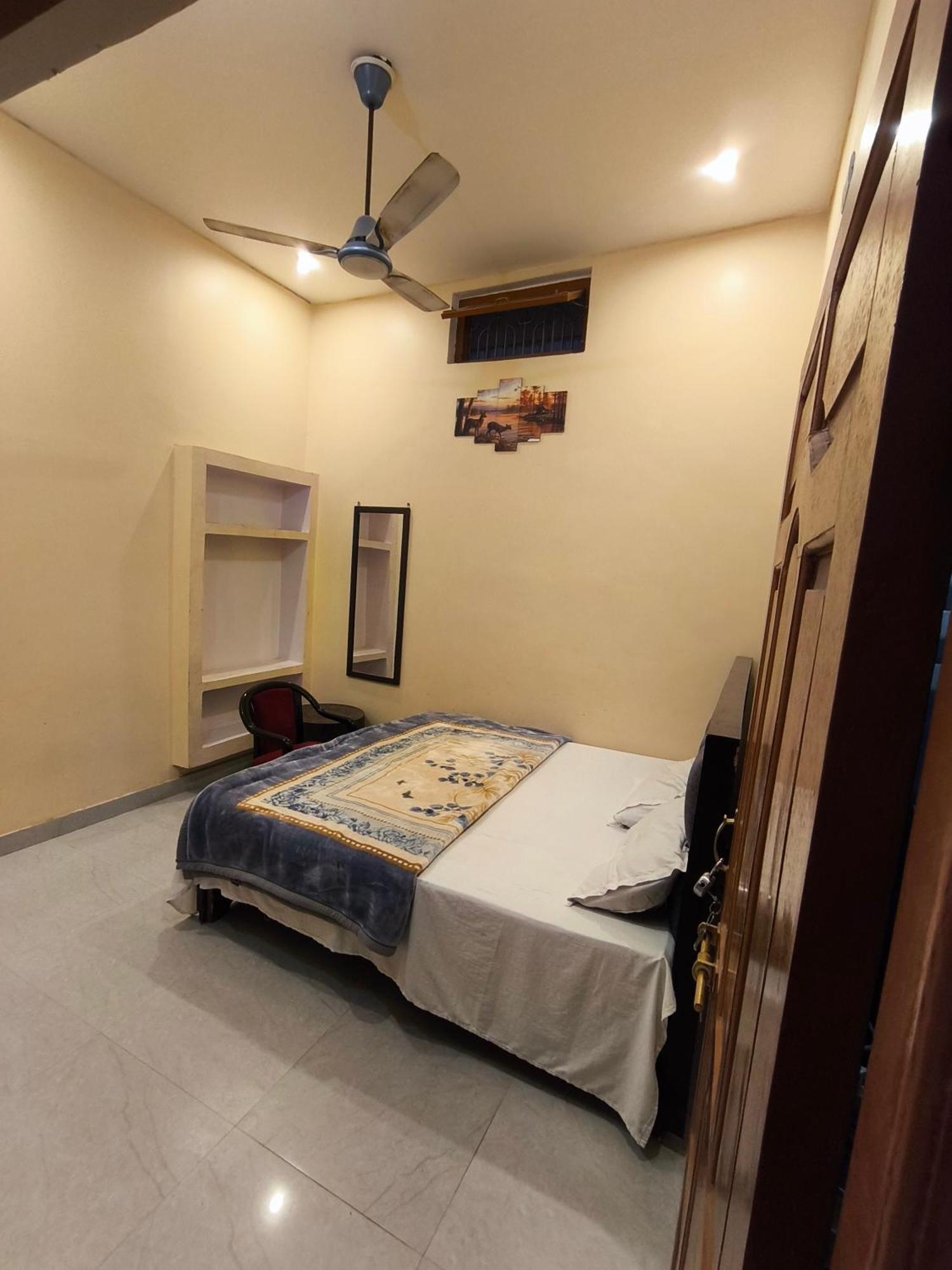 Om Palace Guest House Ayodhya Dhaam -Ac & Non Ac Rooms Homestay