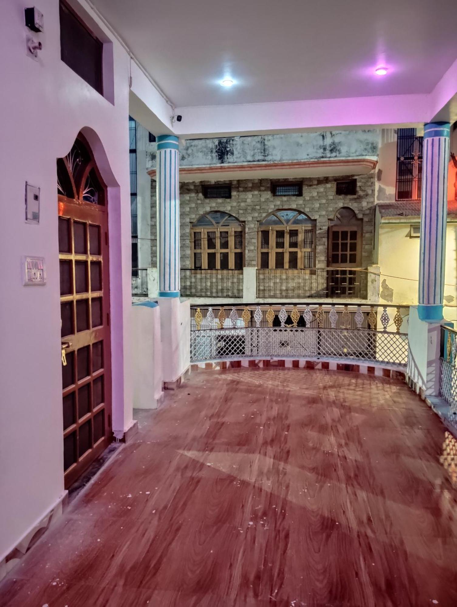 Om Palace Guest House Ayodhya Dhaam -Ac & Non Ac Rooms Homestay *