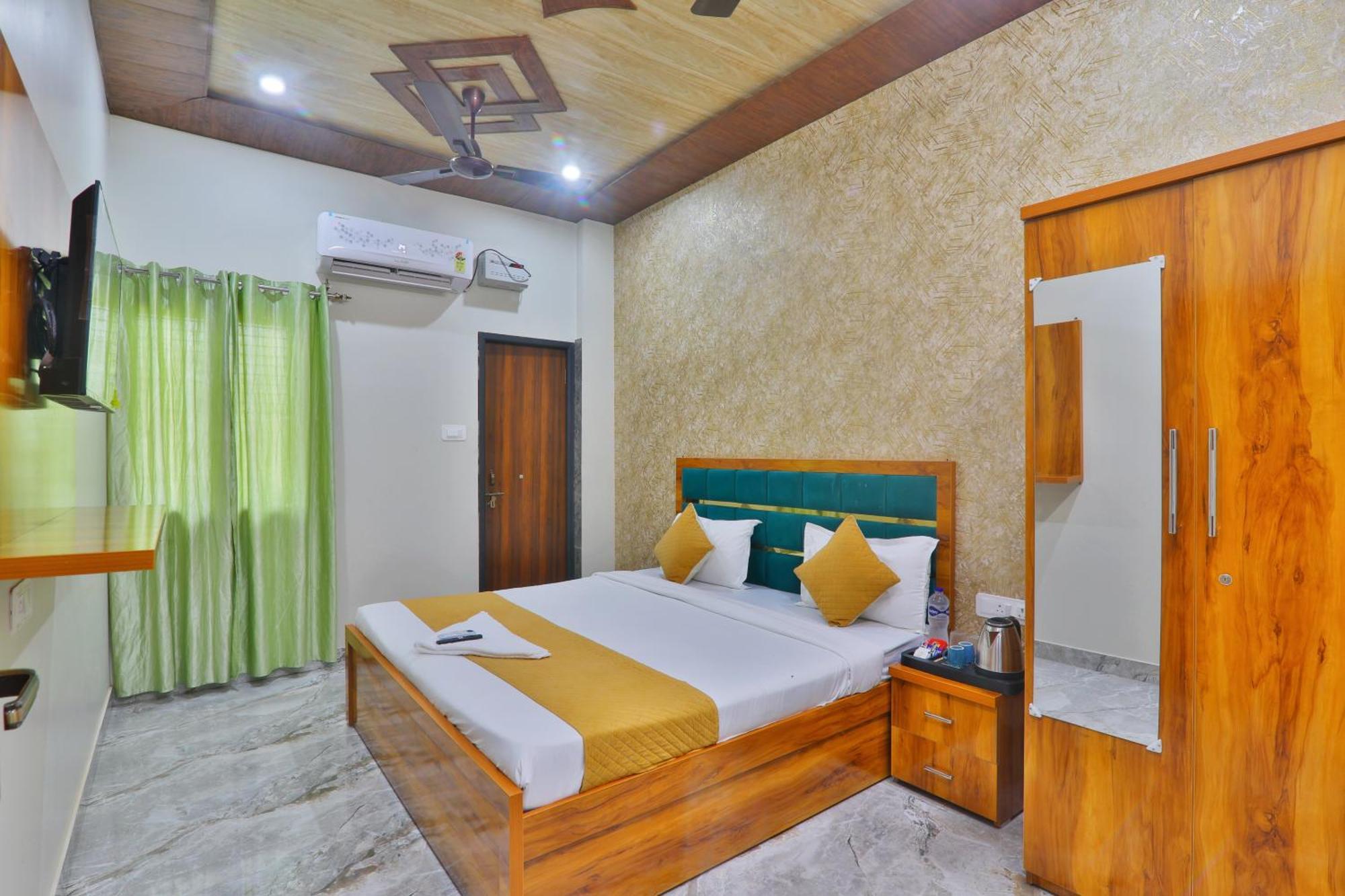Premium Fully Air Conditioning Spacious & Luxury With Great Restaurant & Free Parking Facility- Free Wifi Free Pick Up From Station!!! Rated & Amazing Family Preferred In Hotel 3*