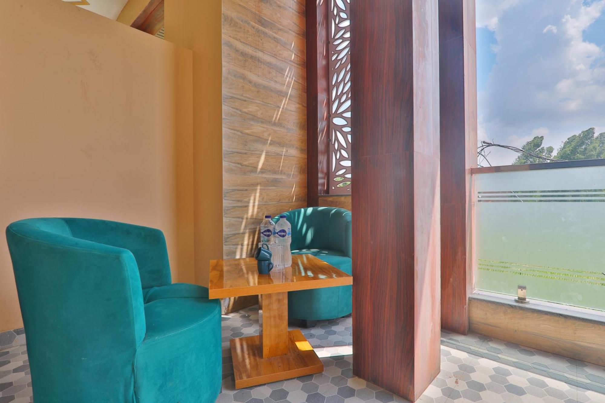 Premium Fully Air Conditioning Spacious & Luxury With Great Restaurant & Free Parking Facility- Free Wifi Free Pick Up From Station!!! Rated & Amazing Family Preferred In