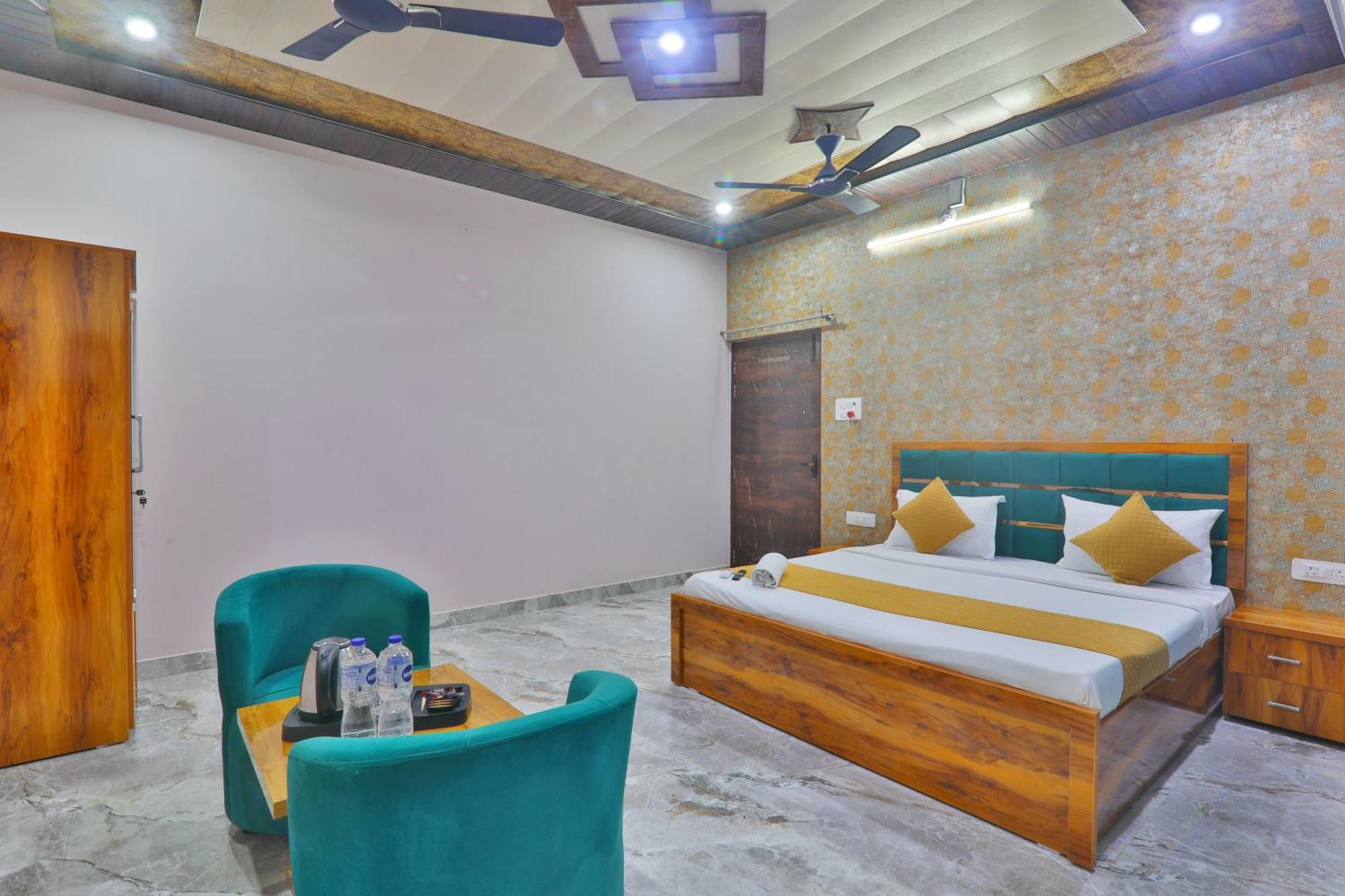 Premium Fully Air Conditioning Spacious & Luxury With Great Restaurant & Free Parking Facility- Free Wifi Free Pick Up From Station!!! Rated & Amazing Family Preferred In Hotel 3*