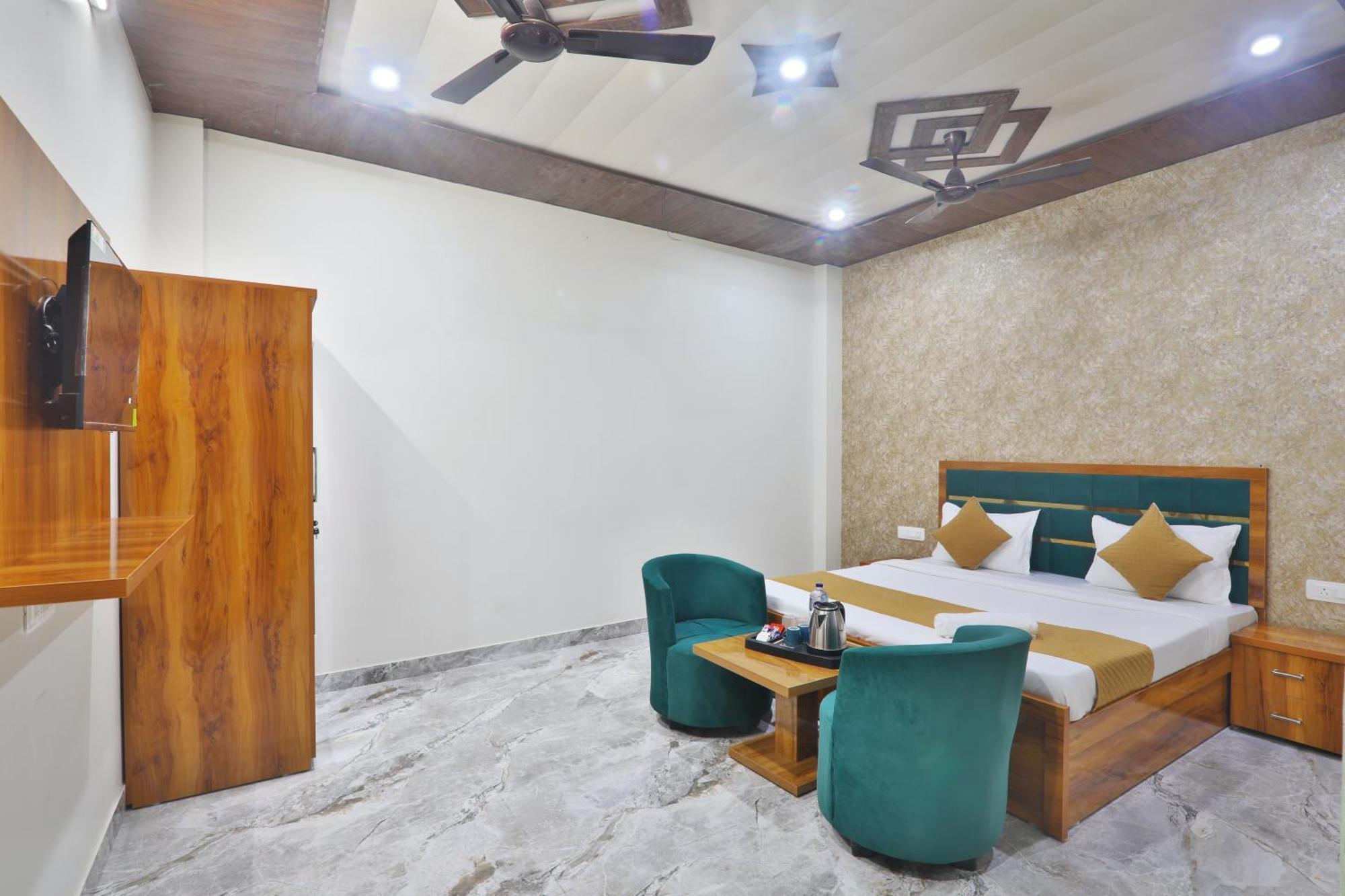 Hotel Premium Fully Air Conditioning Spacious & Luxury With Great Restaurant & Free Parking Facility- Free Wifi Free Pick Up From Station!!! Rated & Amazing Family Preferred In 3*