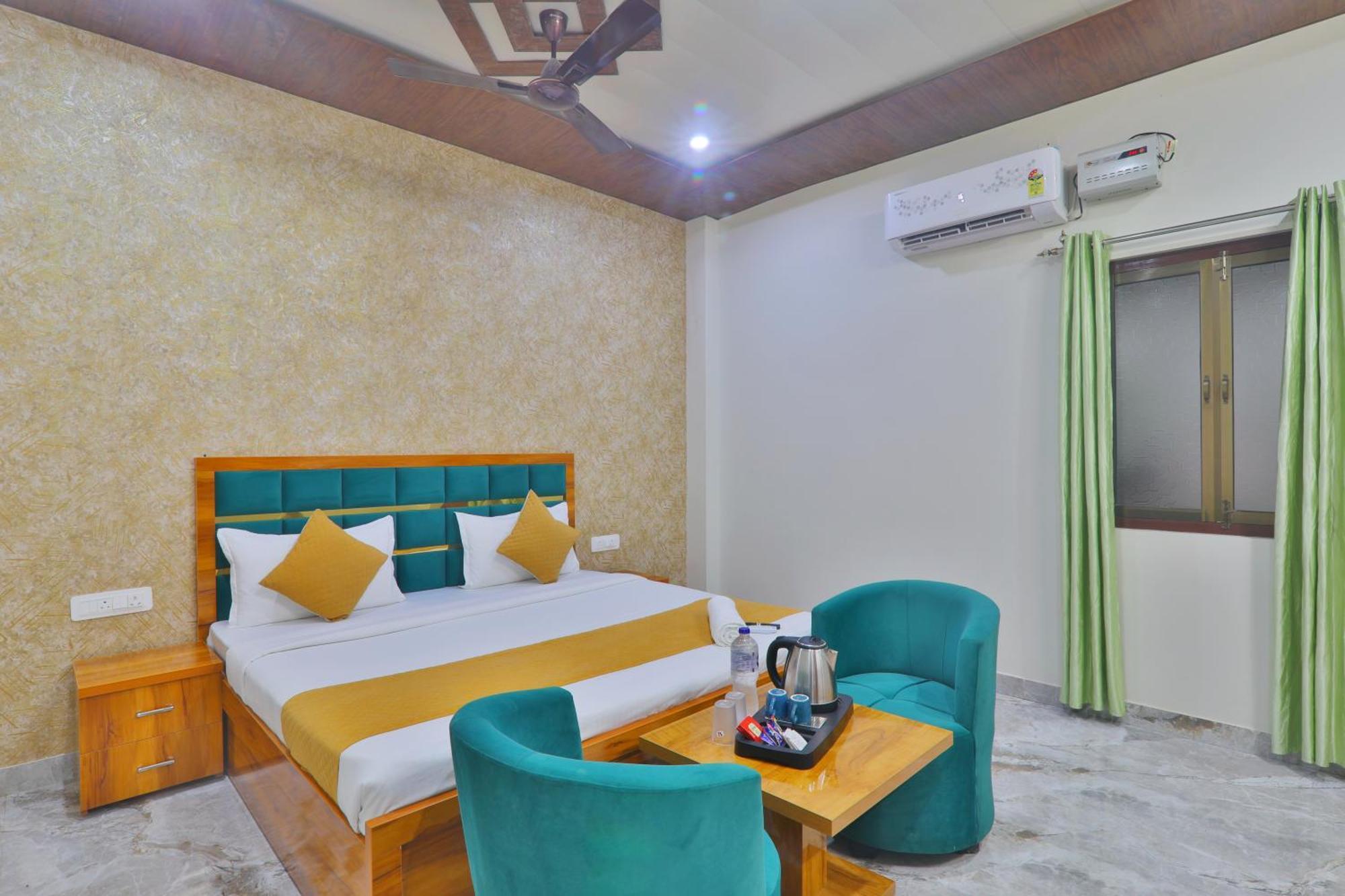 Premium Fully Air Conditioning Spacious & Luxury With Great Restaurant & Free Parking Facility- Free Wifi Free Pick Up From Station!!! Rated & Amazing Family Preferred In 3*