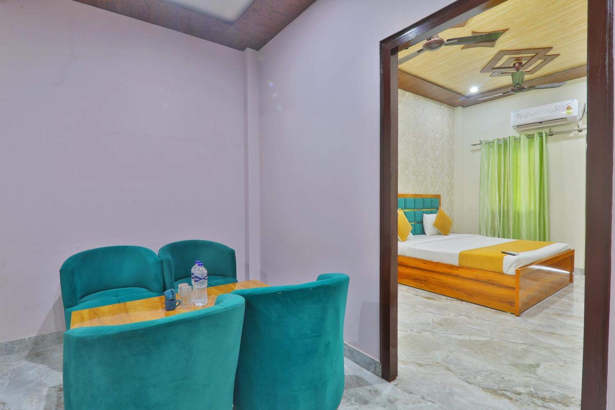 Premium Fully Air Conditioning Spacious & Luxury With Great Restaurant & Free Parking Facility- Free Wifi Free Pick Up From Station!!! Rated & Amazing Family Preferred In Hotel