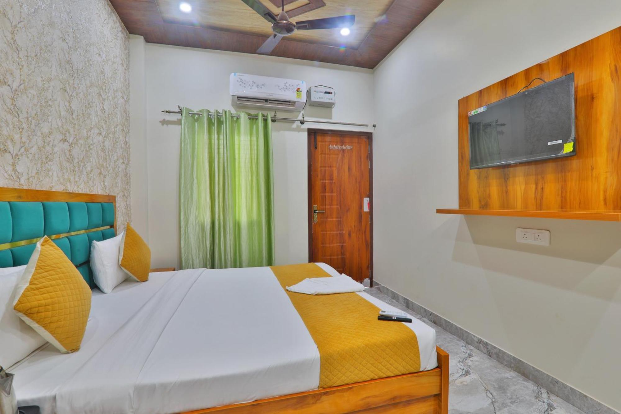 Hotel Premium Fully Air Conditioning Spacious & Luxury With Great Restaurant & Free Parking Facility- Free Wifi Free Pick Up From Station!!! Rated & Amazing Family Preferred In 3*