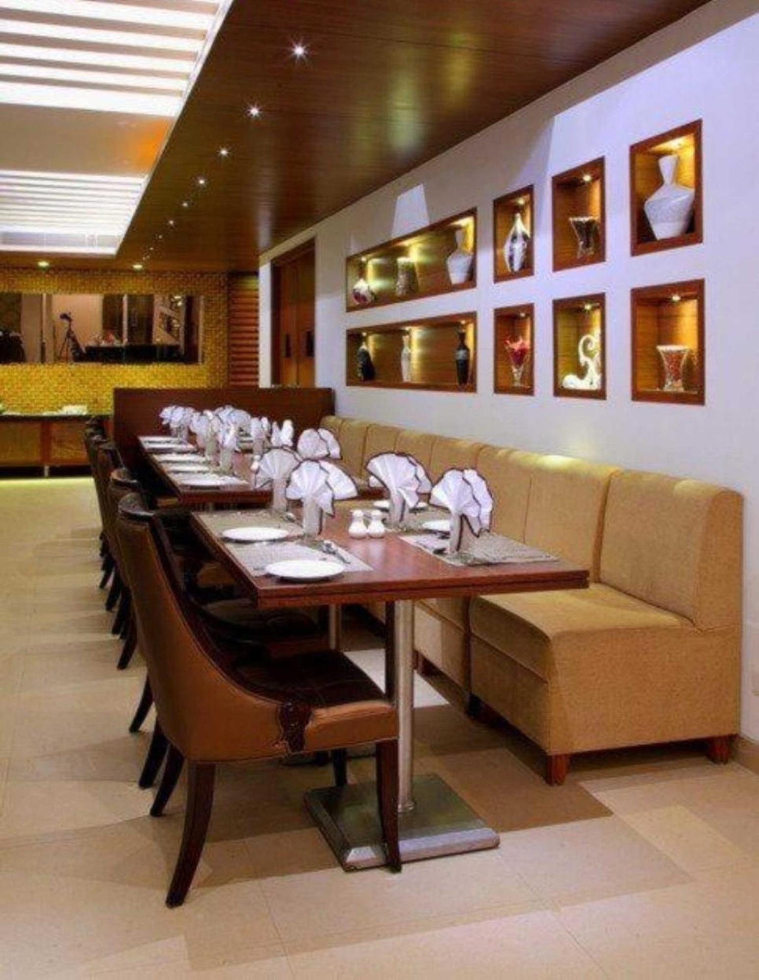 Homestay M R The Nirmal Palace Near Ram Janam Bhoomi- Restaurant & Parking Facilities - Prime Location With Luxury And Spacious - Book Now *