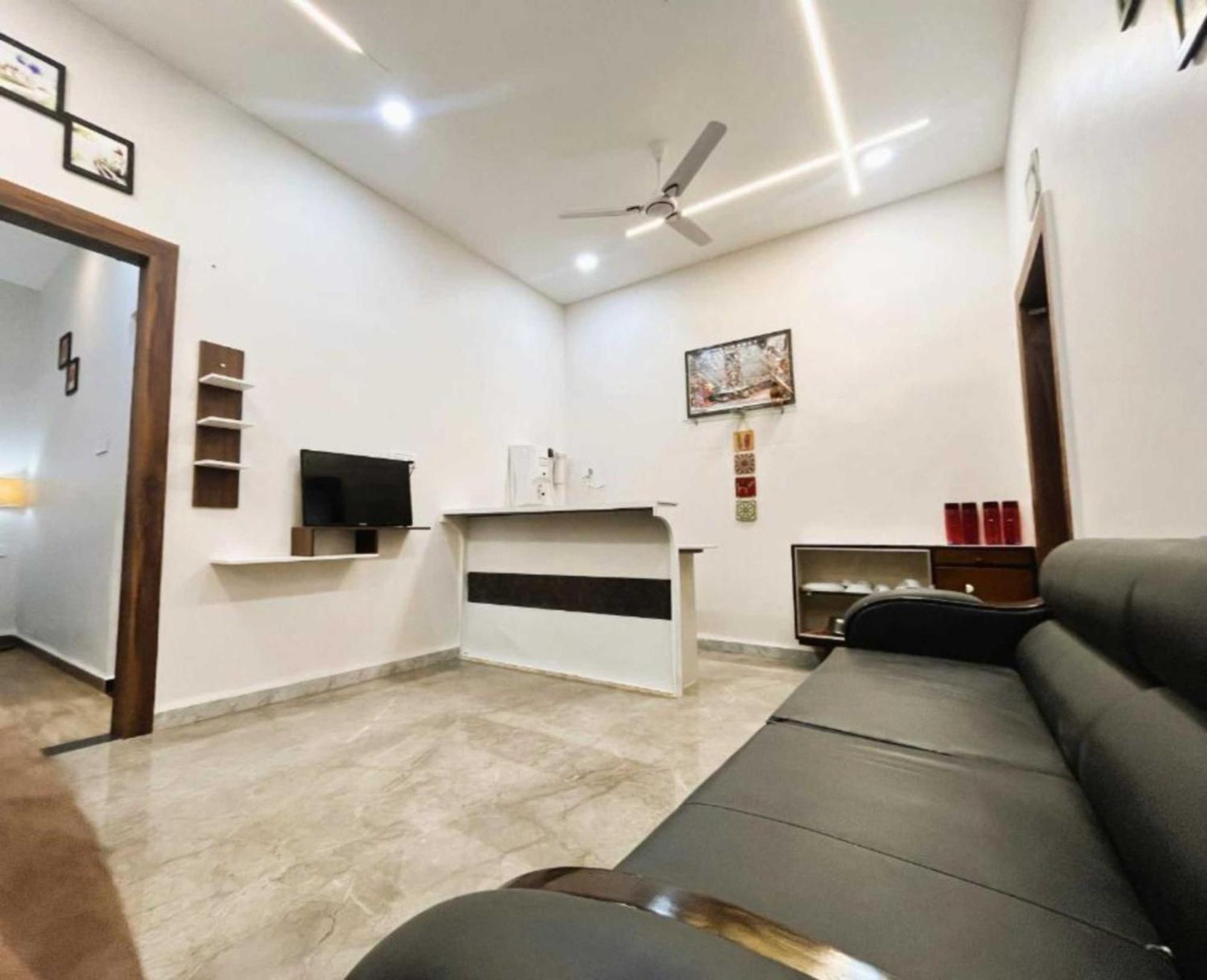 Homestay M R The Nirmal Palace Near Ram Janam Bhoomi- Restaurant & Parking Facilities - Prime Location With Luxury And Spacious - Book Now Ayodhya
