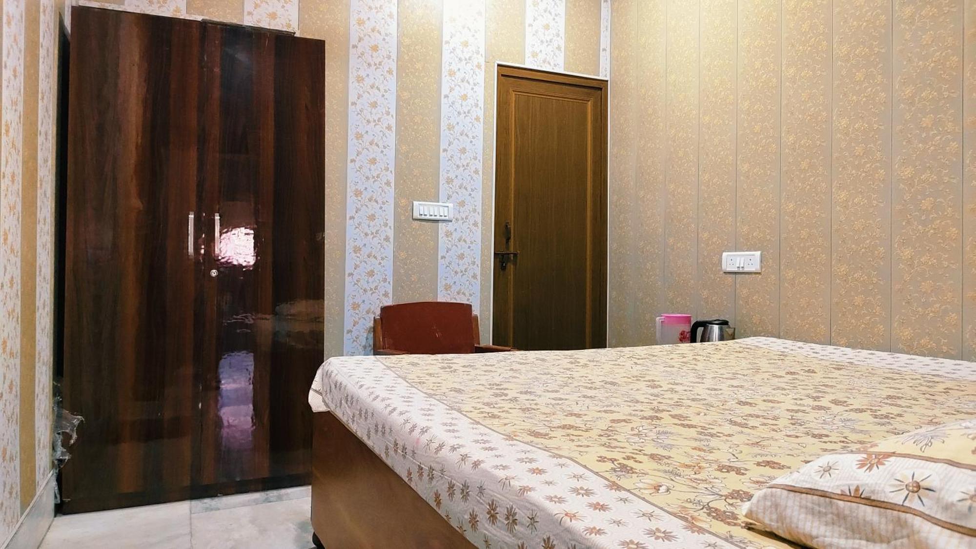 Homestay Raju 150 Meters From Shree Ram Janmbhoomi Temple 200 Meters From Dham Railway Station Ayodhya