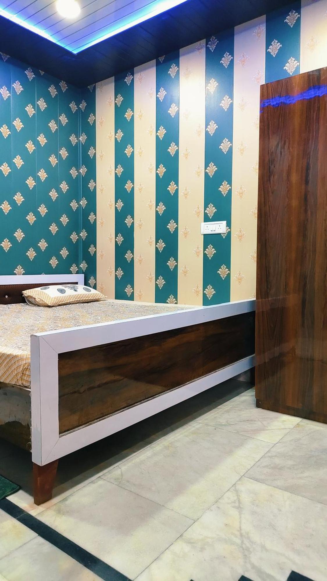 Raju 150 Meters From Shree Ram Janmbhoomi Temple 200 Meters From Dham Railway Station *