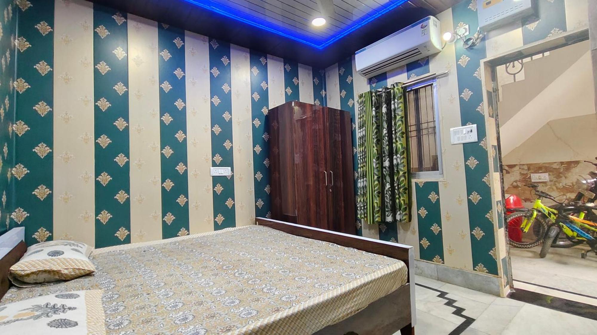 Raju 150 Meters From Shree Ram Janmbhoomi Temple 200 Meters From Dham Railway Station Homestay