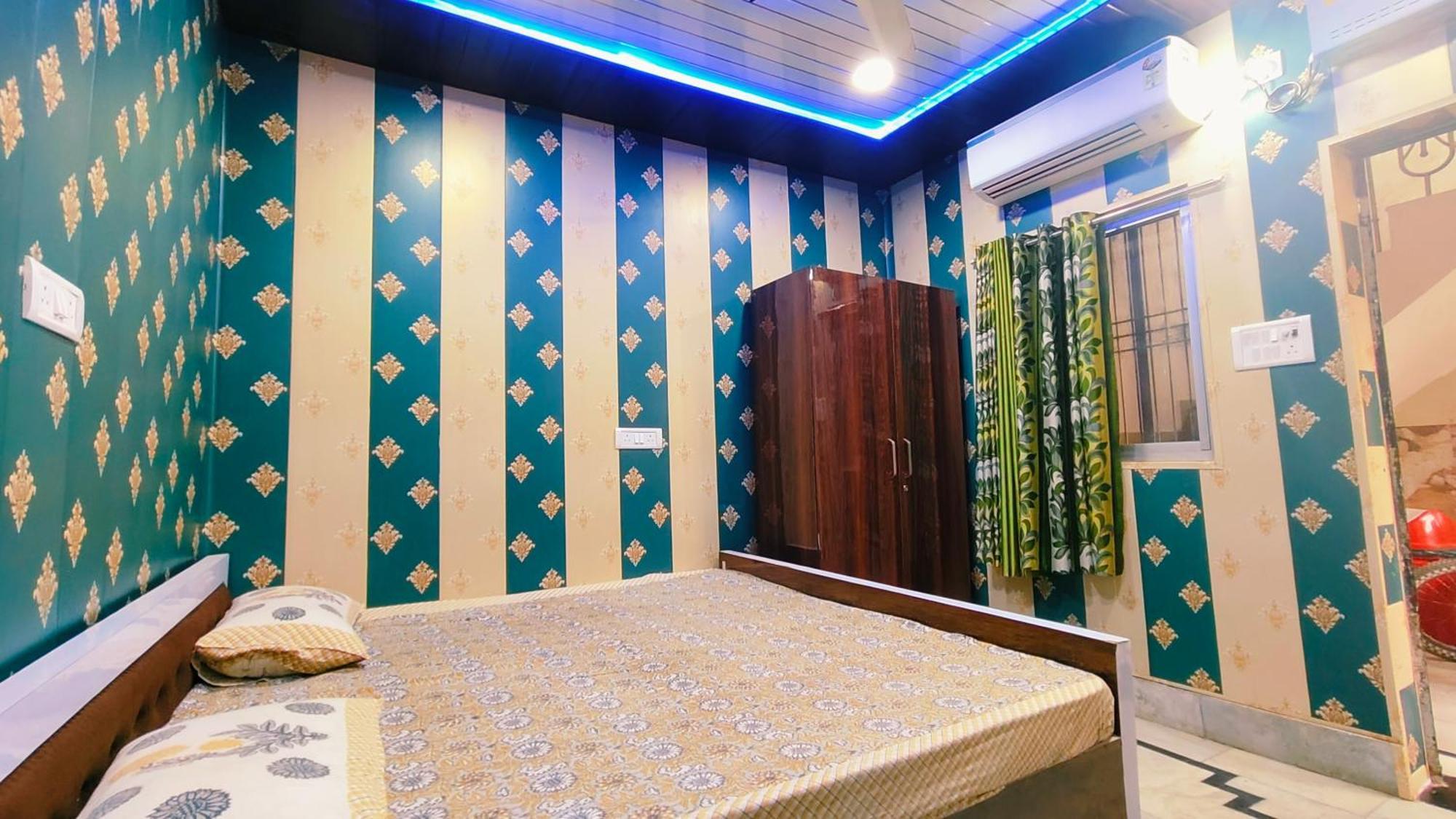 Raju 150 Meters From Shree Ram Janmbhoomi Temple 200 Meters From Dham Railway Station *
