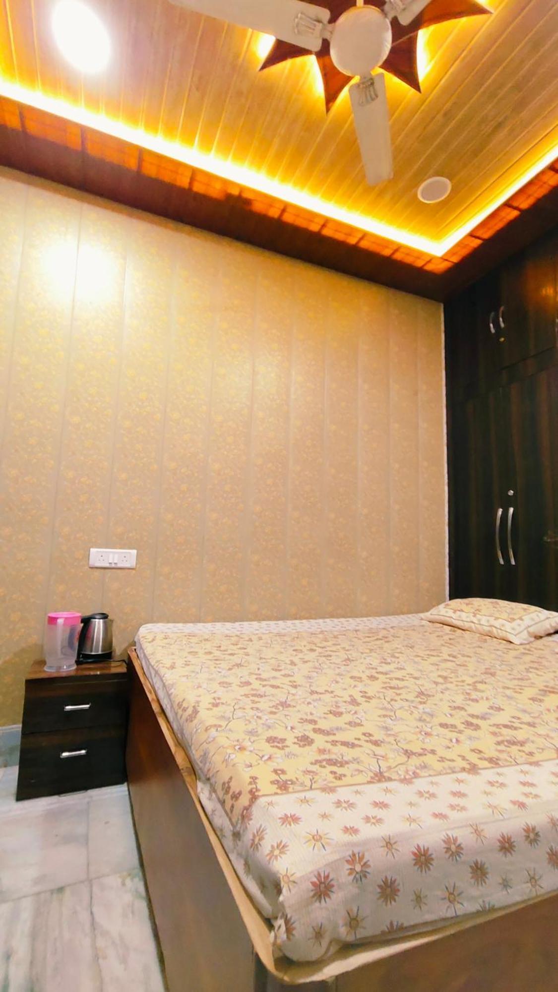 Raju 150 Meters From Shree Ram Janmbhoomi Temple 200 Meters From Dham Railway Station Ayodhya