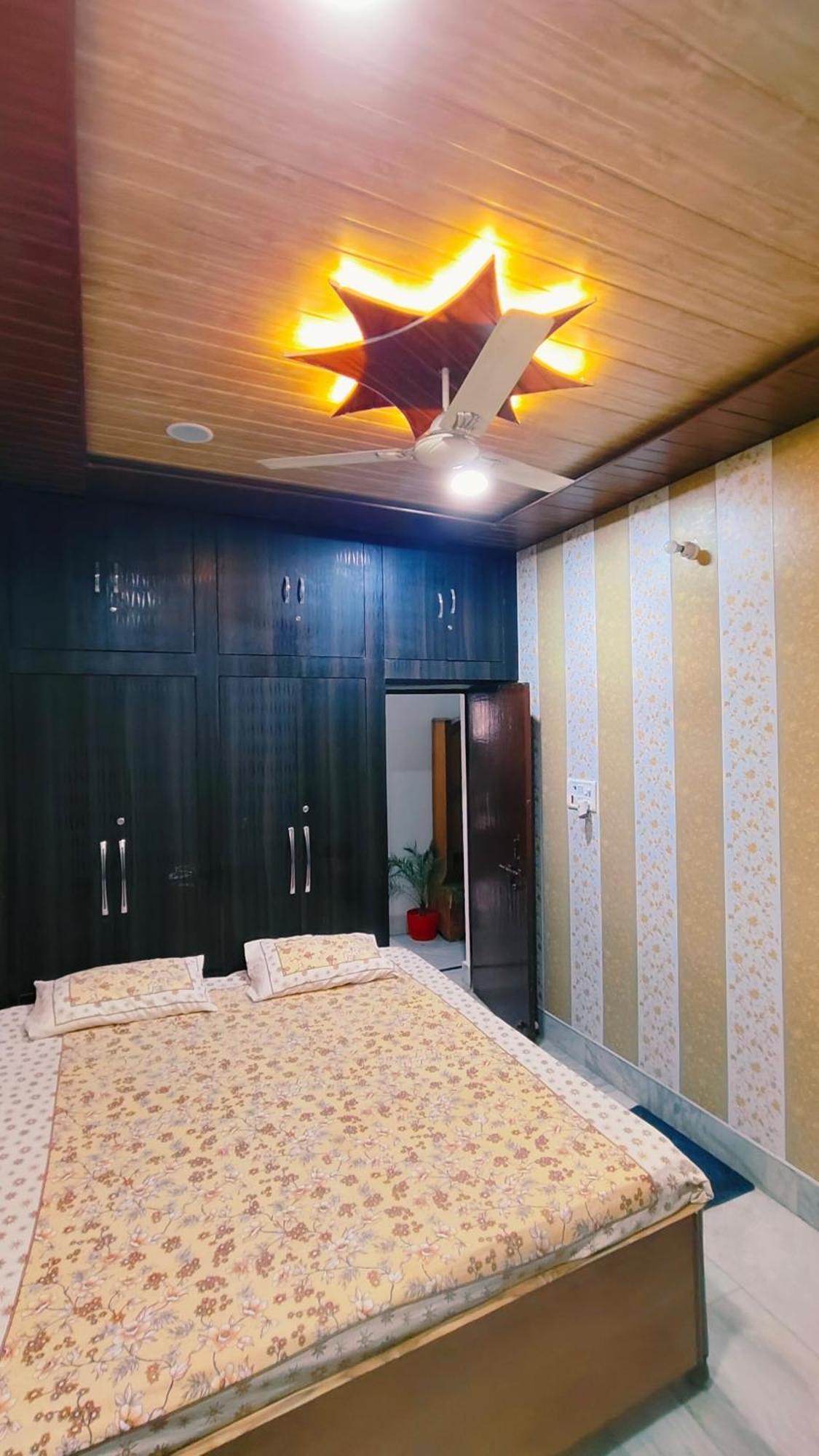 Homestay Raju 150 Meters From Shree Ram Janmbhoomi Temple 200 Meters From Dham Railway Station *