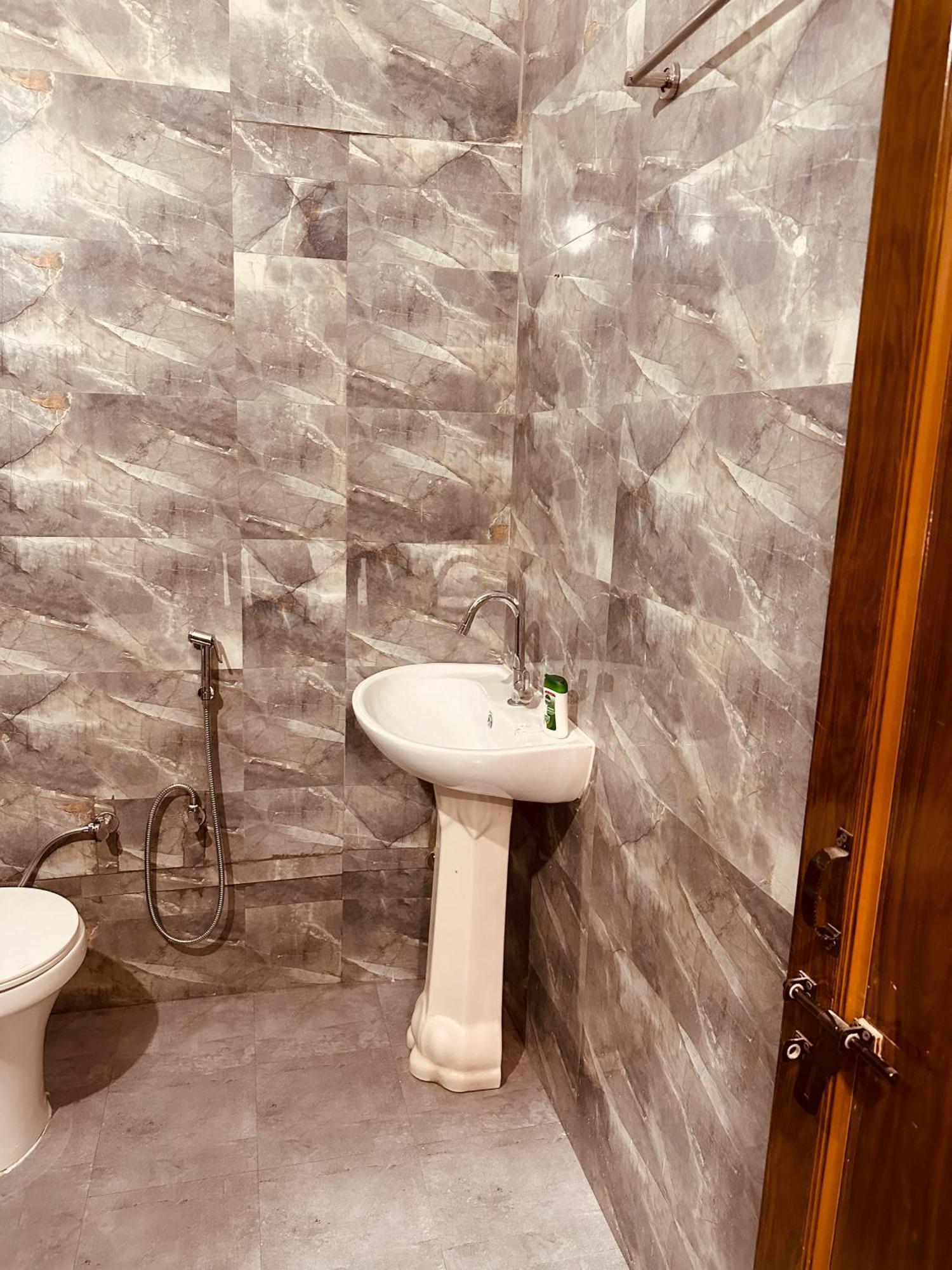 Homestay Raju 150 Meters From Shree Ram Janmbhoomi Temple 200 Meters From Dham Railway Station