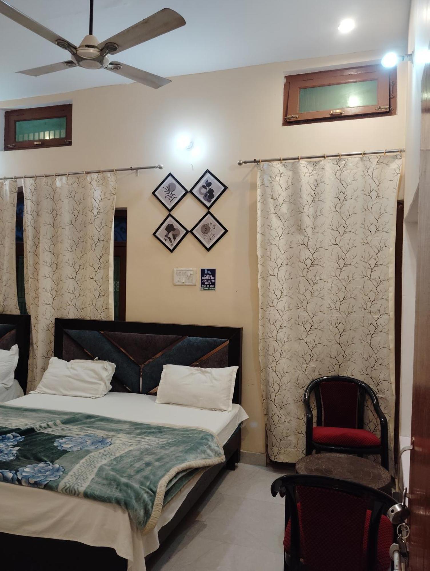 Homestay Om Palace Guest House Ayodhya Dhaam -Ac & Non Ac Rooms
