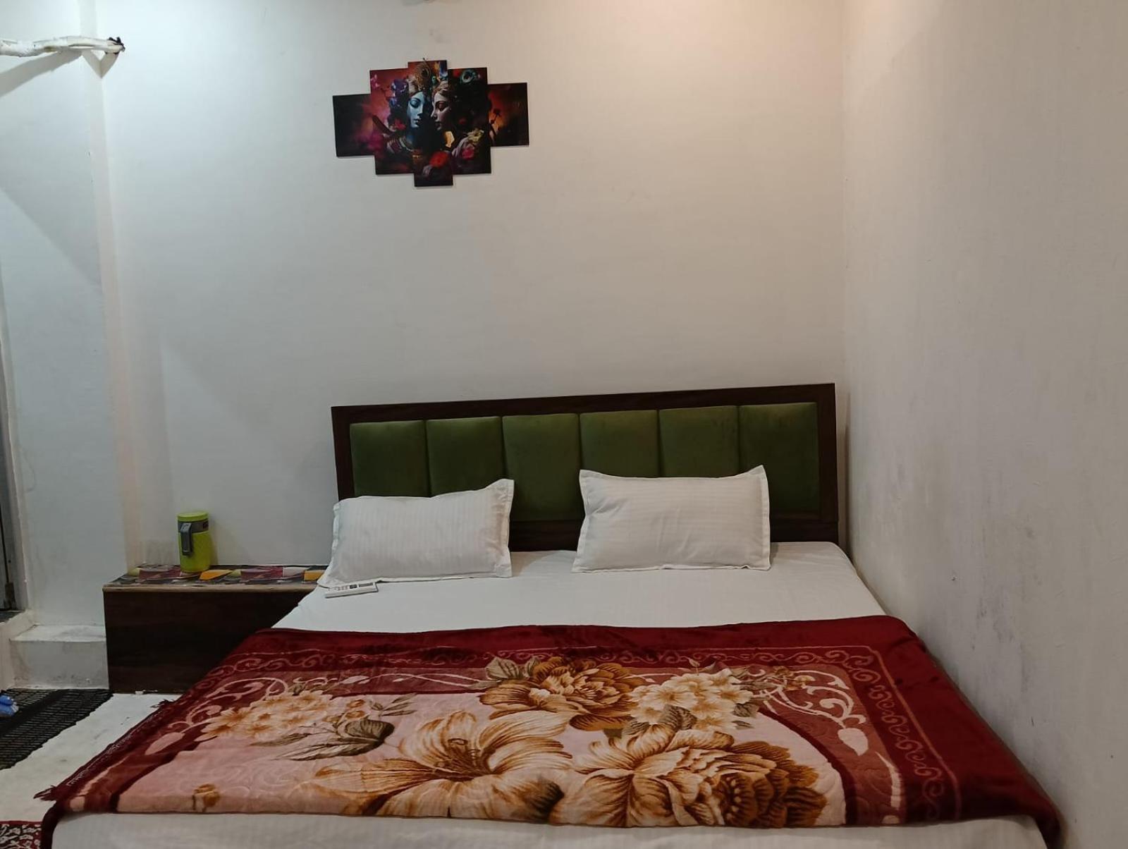 Surya Apartment *