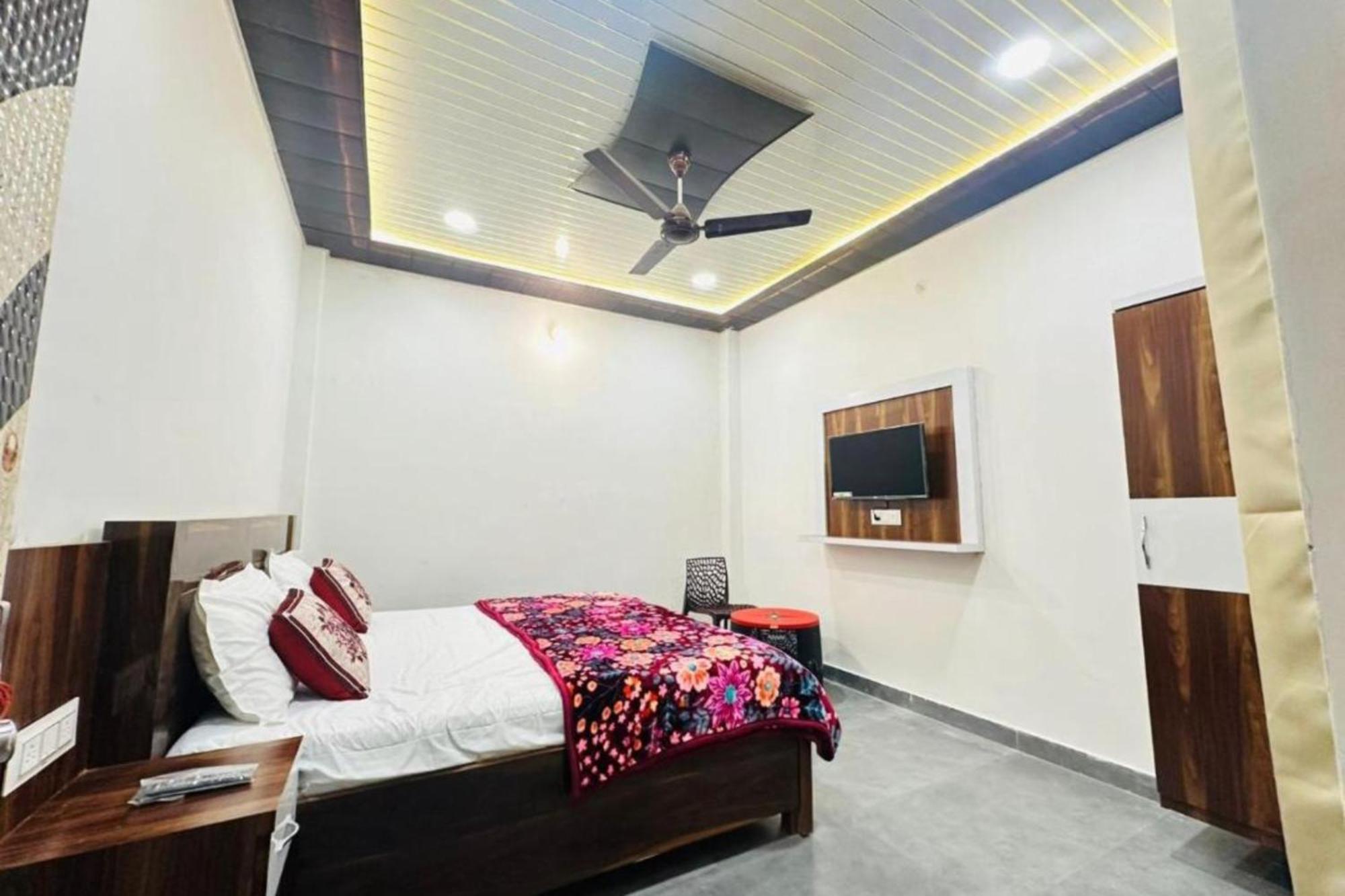 Homestay G R The Ram Krishna Palace Near Dasrath Mahal 500m -railway Station 800m -prime Location - Luxury And Spacious