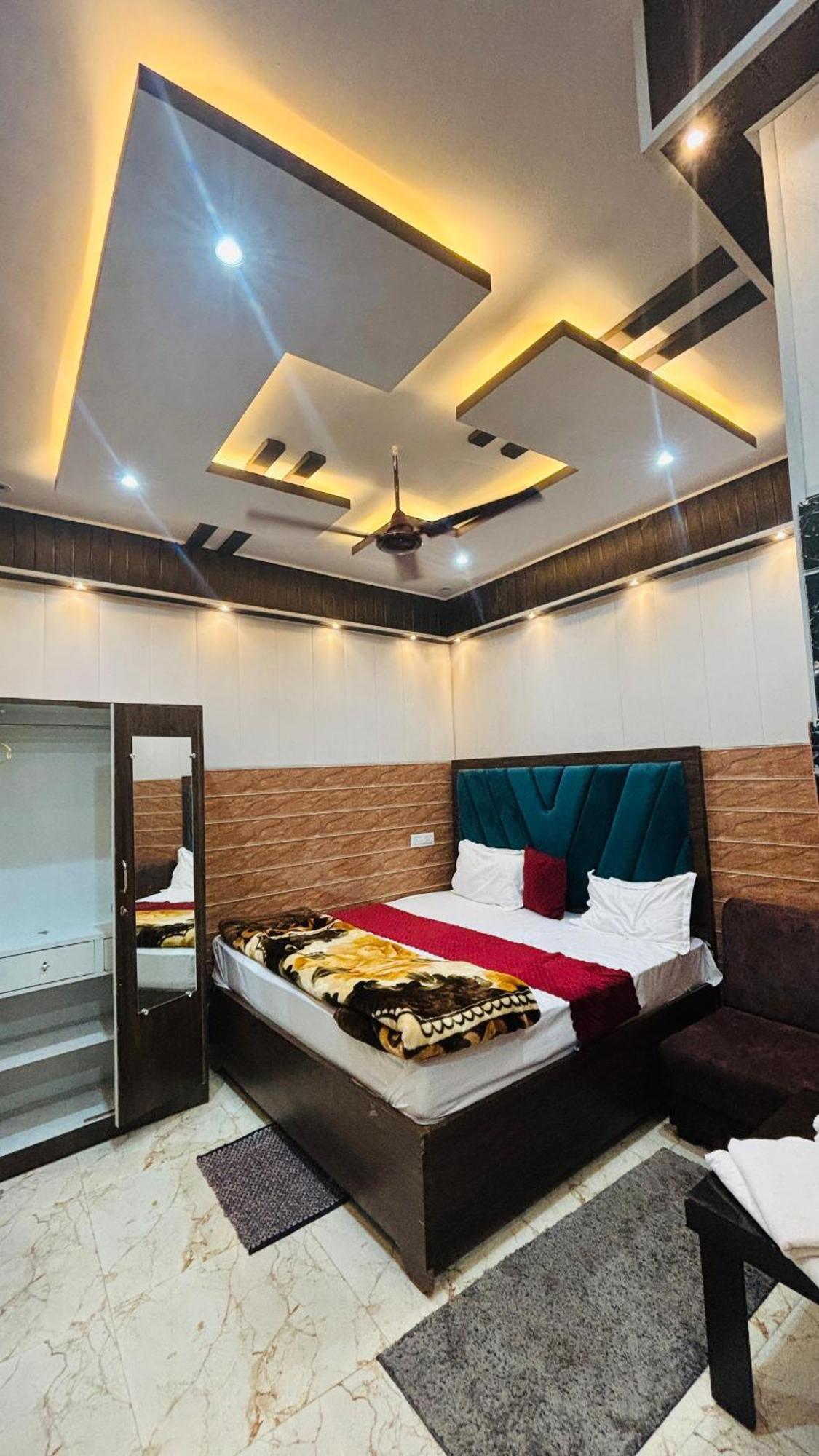 Hotel Samiksha *