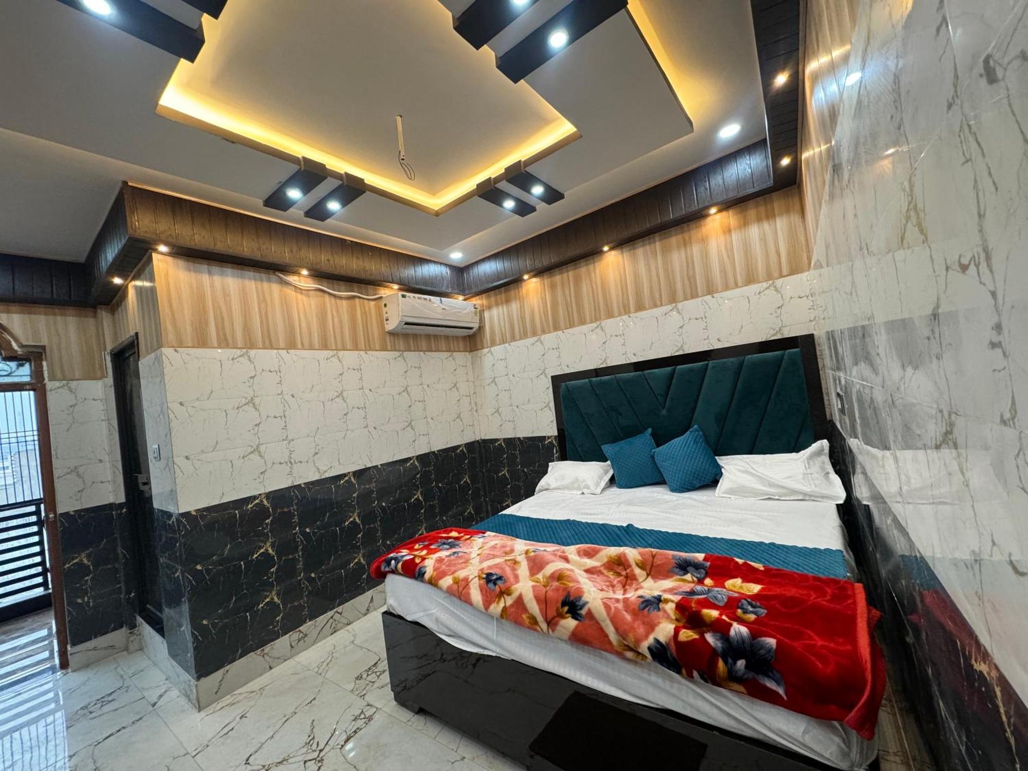Samiksha Hotel