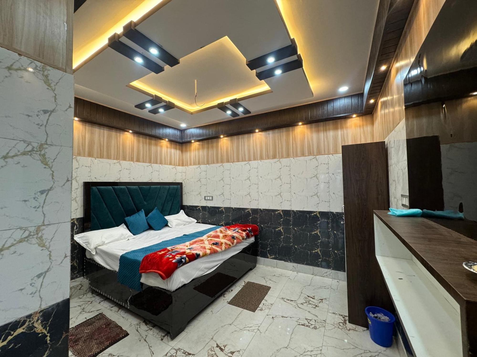 Samiksha Hotel