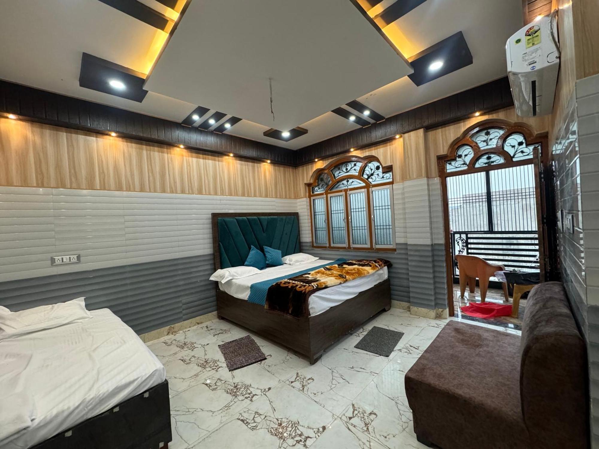 Hotel Samiksha Ayodhya