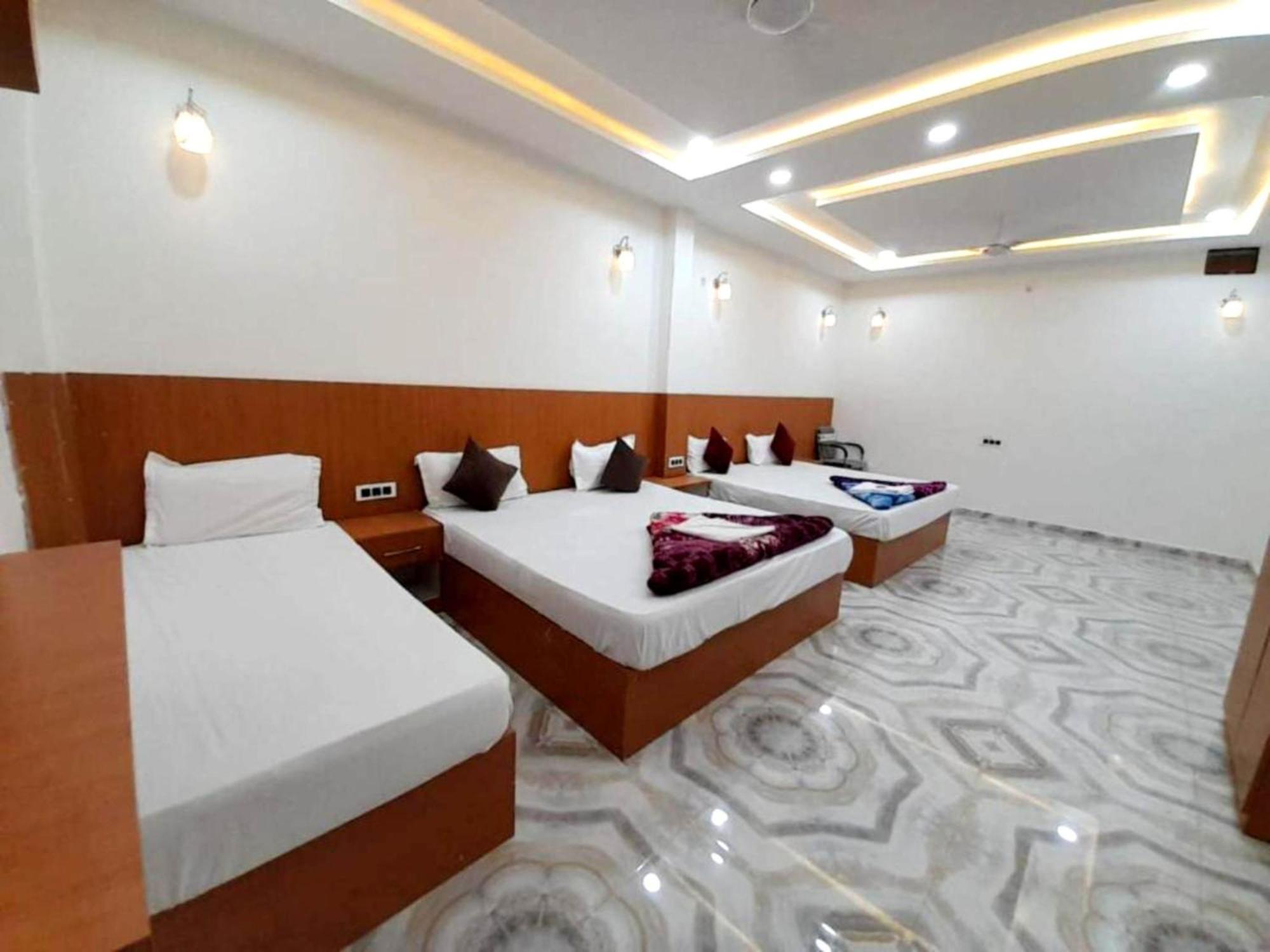 Homestay M R The Nirmal Palace Near Ram Janam Bhoomi- Restaurant & Parking Facilities - Prime Location With Luxury And Spacious - Book Now *