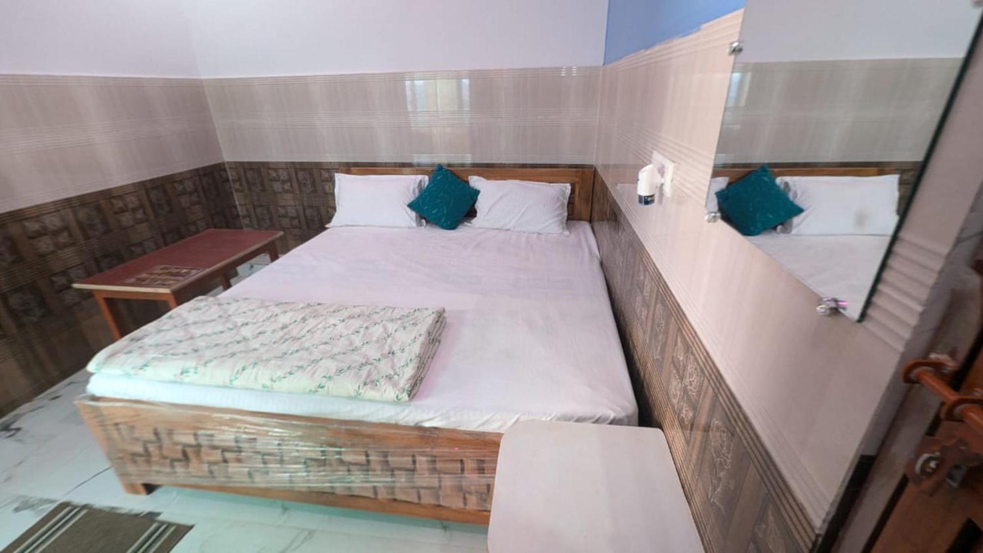 Shree Siya Raman Near Ram Janam Bhoomi 500m - Excellent Service Recommended Homestay Ayodhya