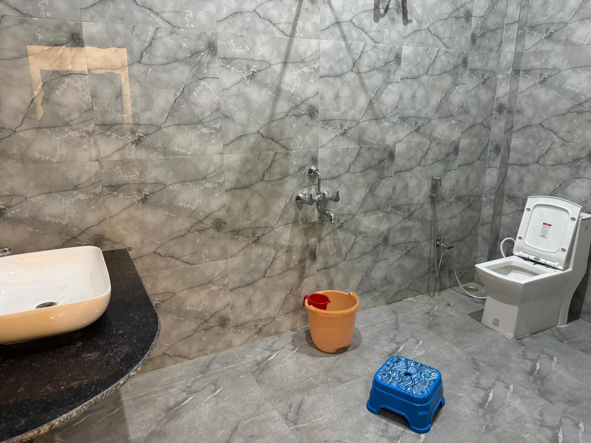 Sheesh Mahal Guest house Ayodhya