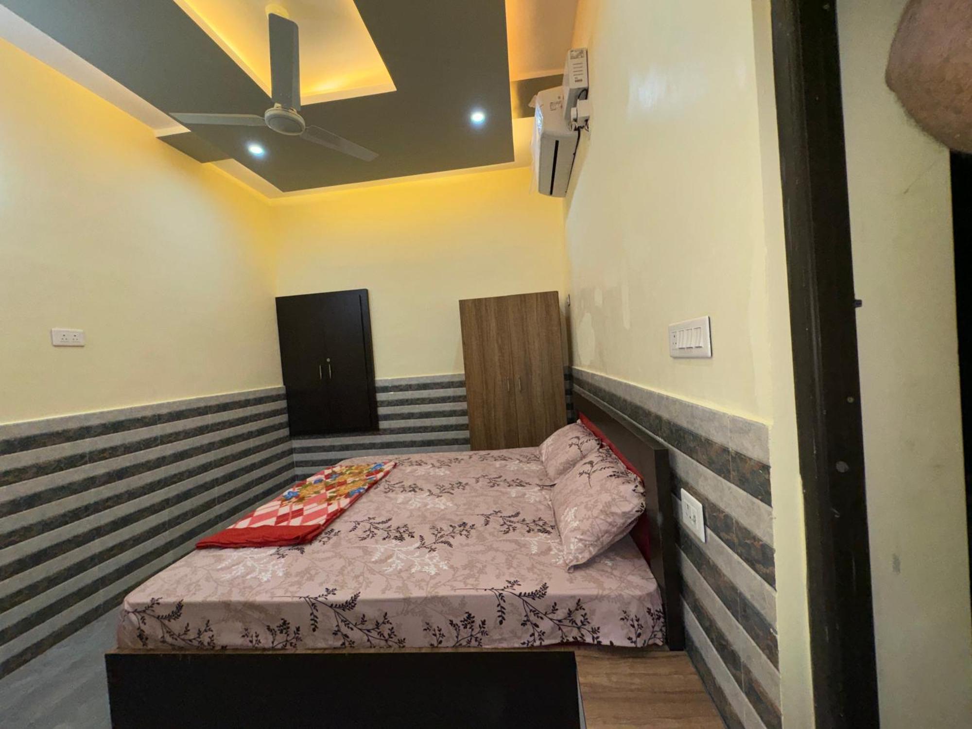 Sheesh Mahal Guest house
