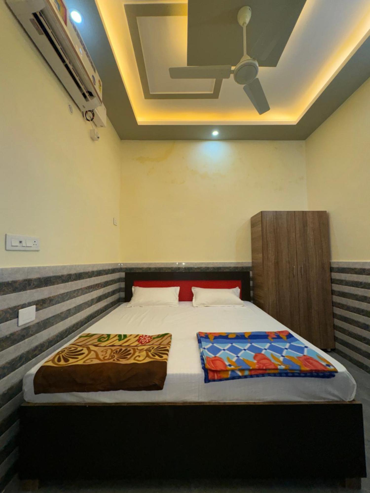 Sheesh Mahal Guest house Ayodhya