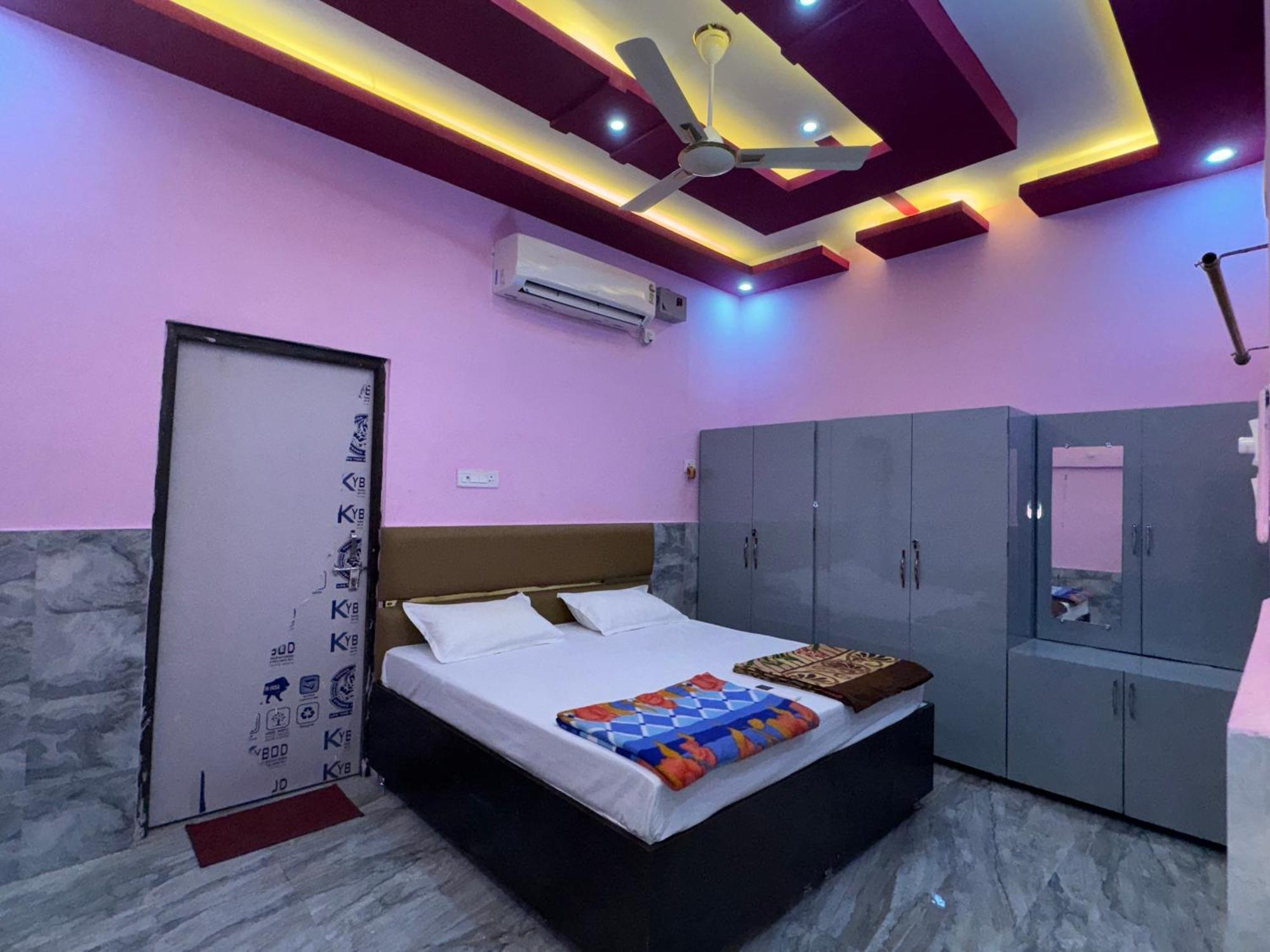 Sheesh Mahal Guest house *