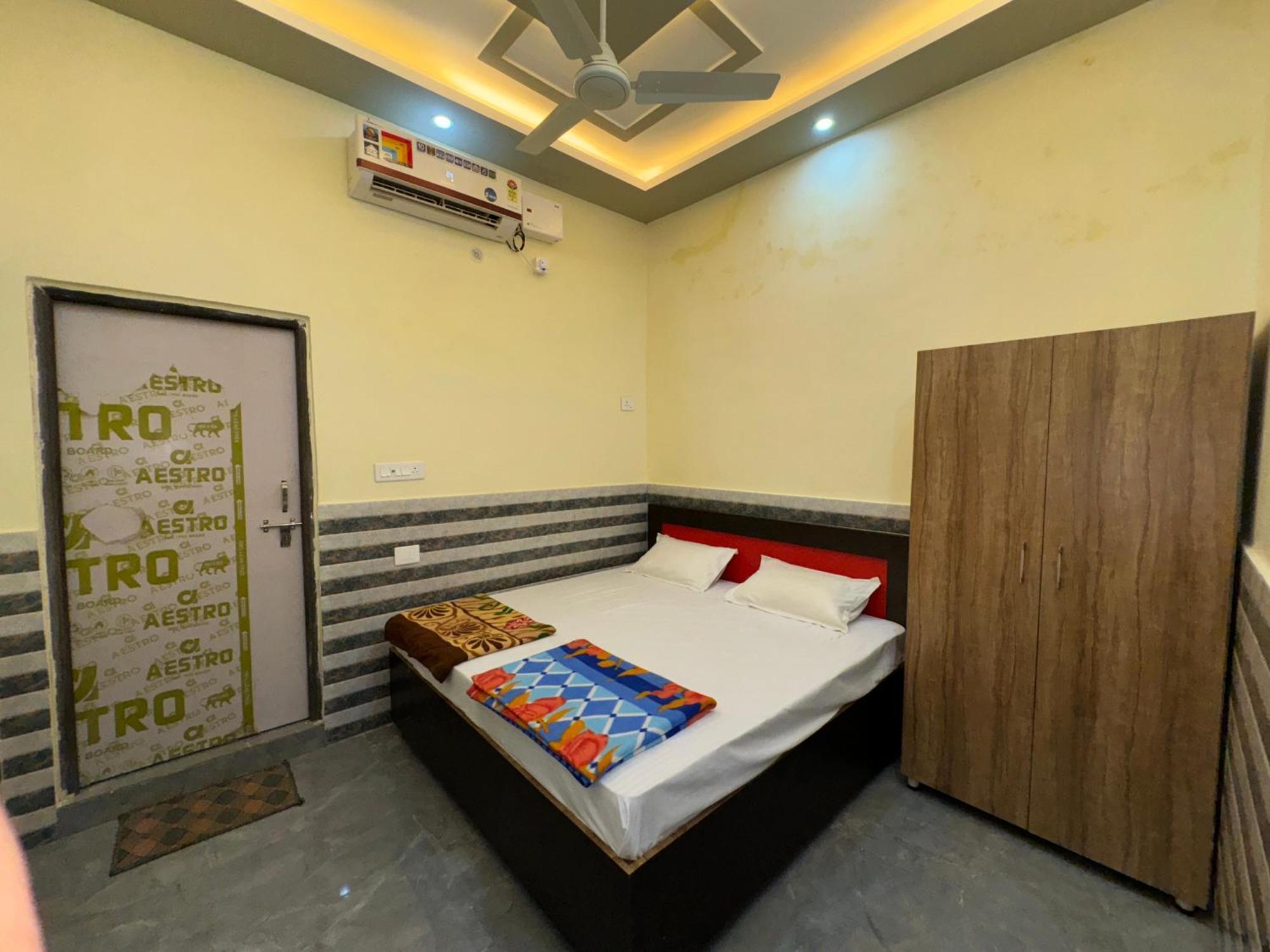 Guest house Sheesh Mahal Ayodhya