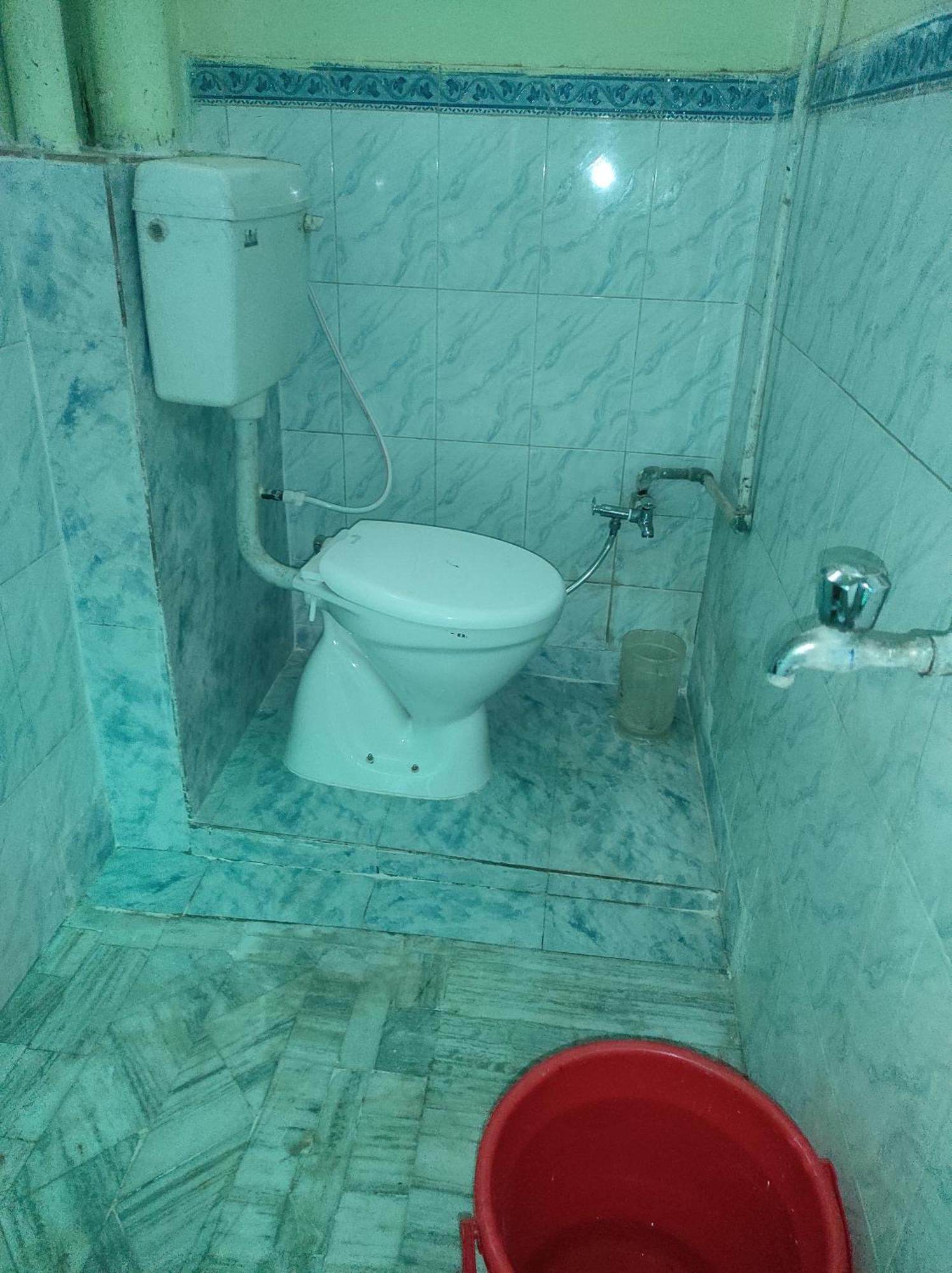 Raghuvardham Delux 2 Double Beds And 1 Single Bed Ayodhya
