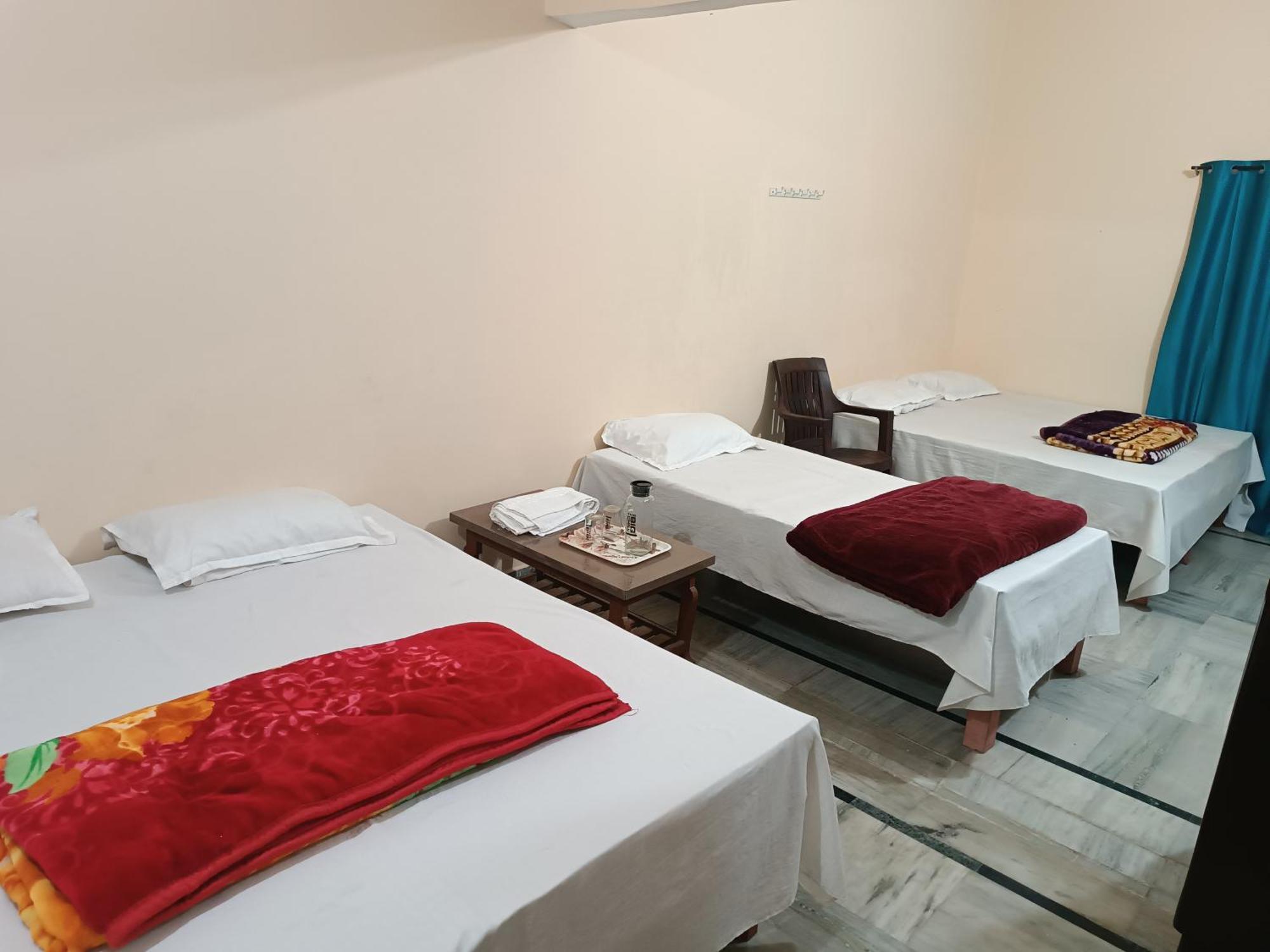 Raghuvardham Delux 2 Double Beds And 1 Single Bed * Ayodhya