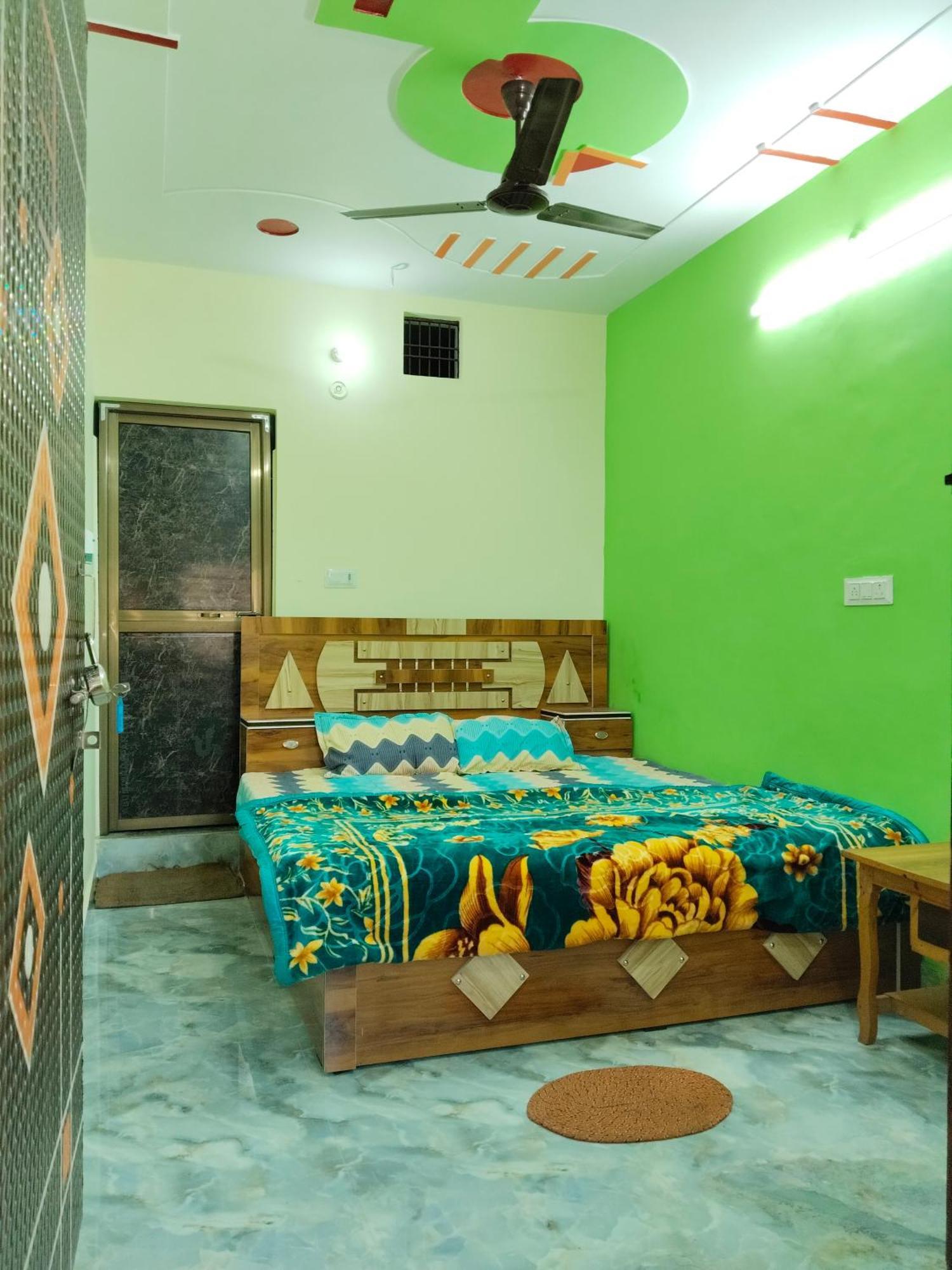 Indrawati Paying Homestay *