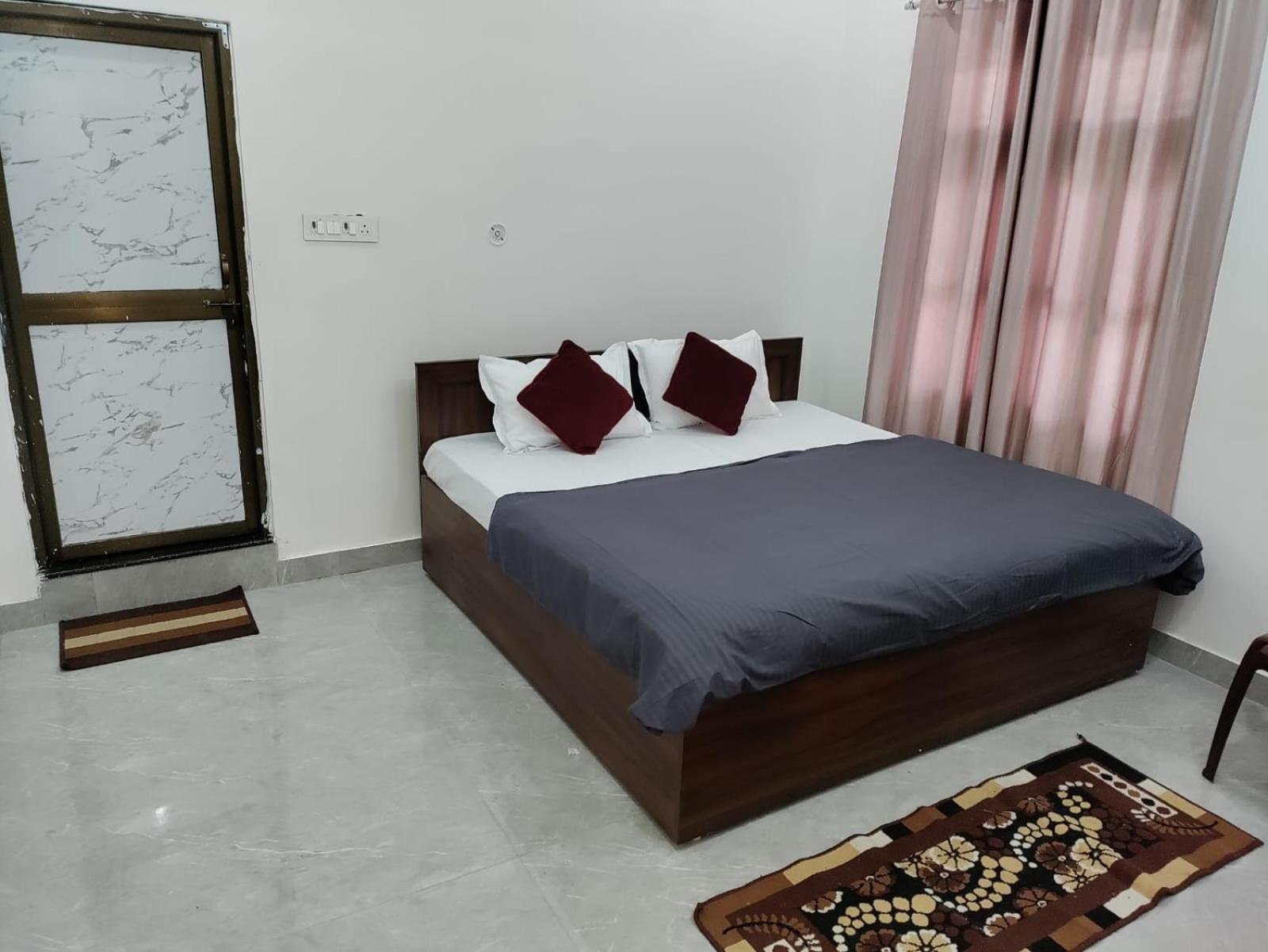 The Ashoka Palace 3*