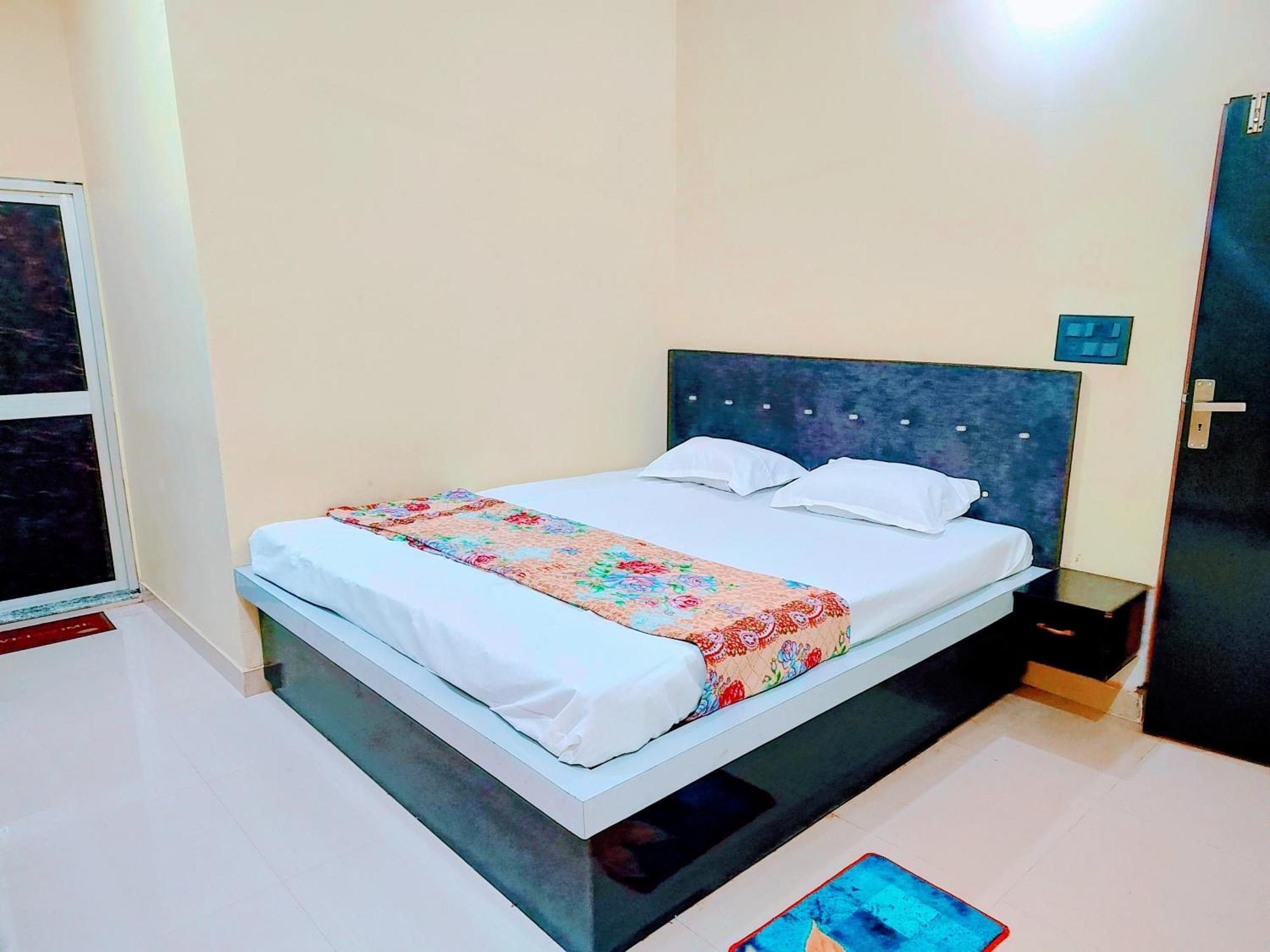 Mithila Nilayam 200 Mtr From Ram Janam Bhumi Hotel