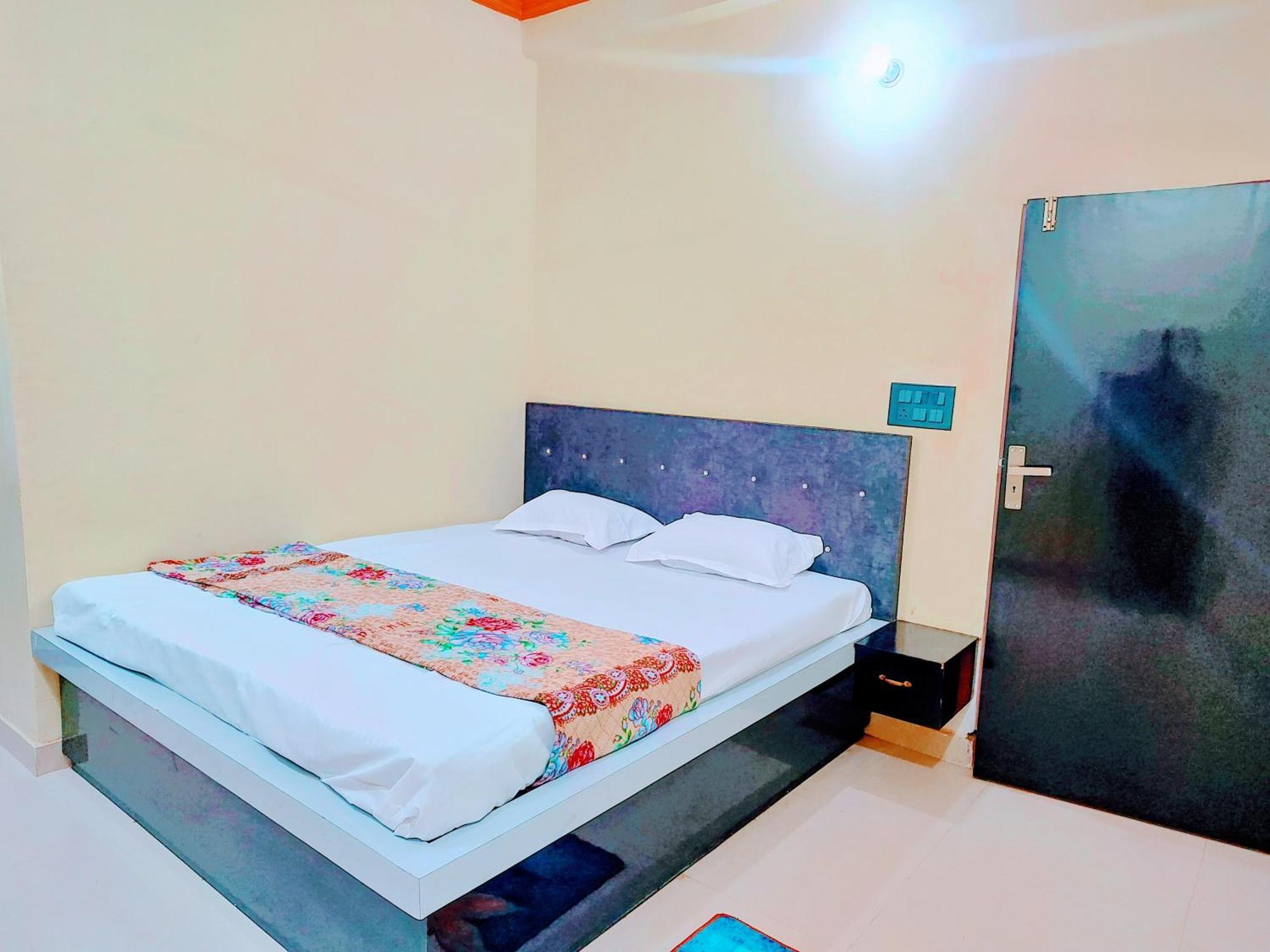 Mithila Nilayam 200 Mtr From Ram Janam Bhumi Hotel