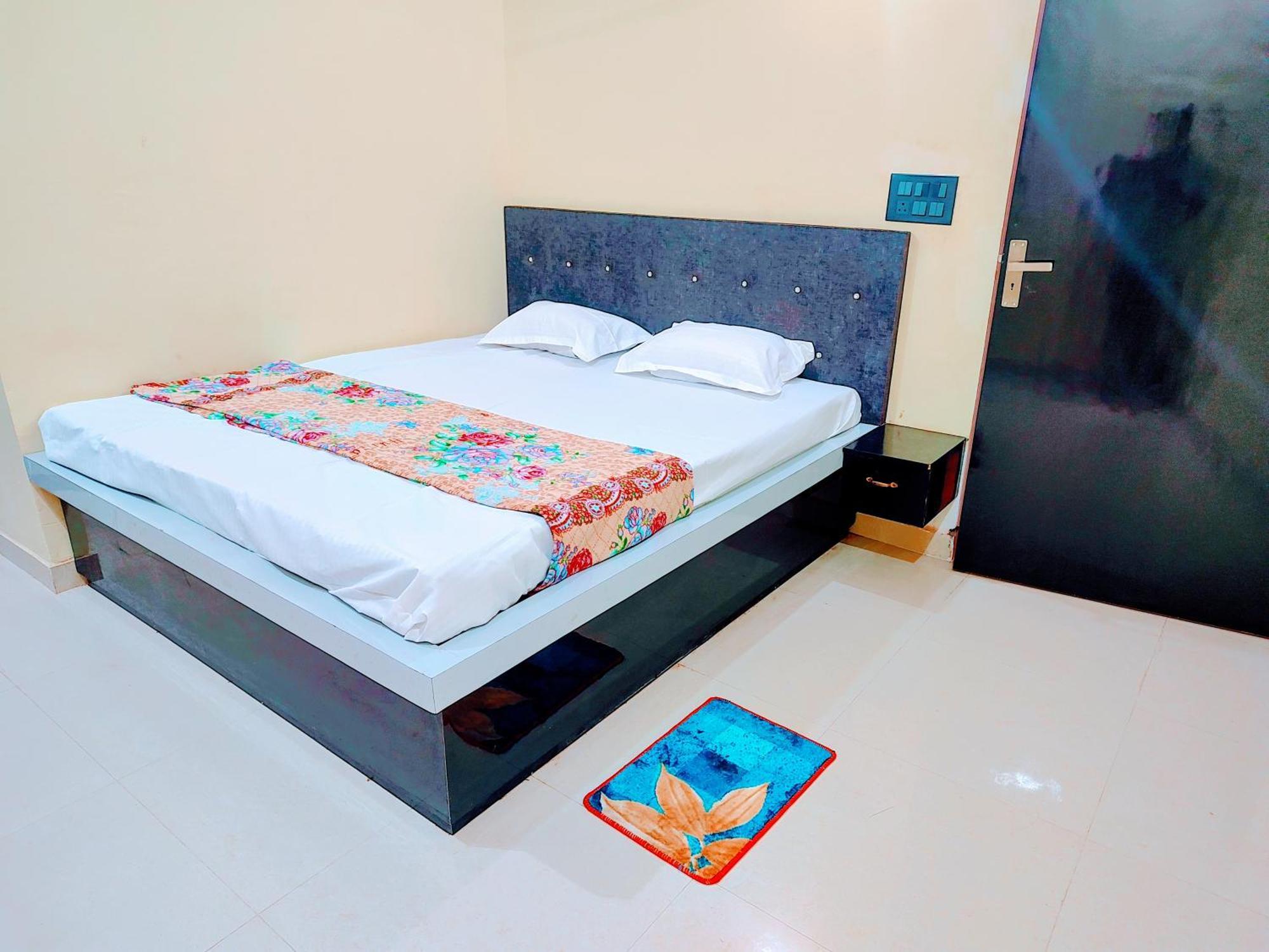 Mithila Nilayam 200 Mtr From Ram Janam Bhumi Hotel 2*