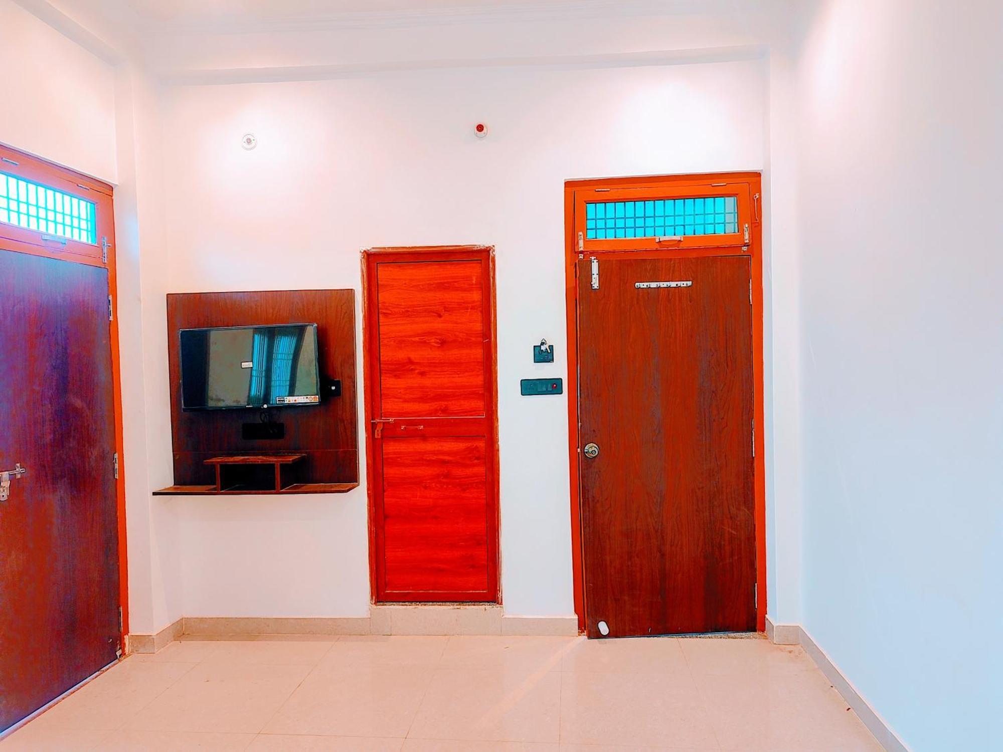 Mithila Nilayam 200 Mtr From Ram Janam Bhumi Hotel