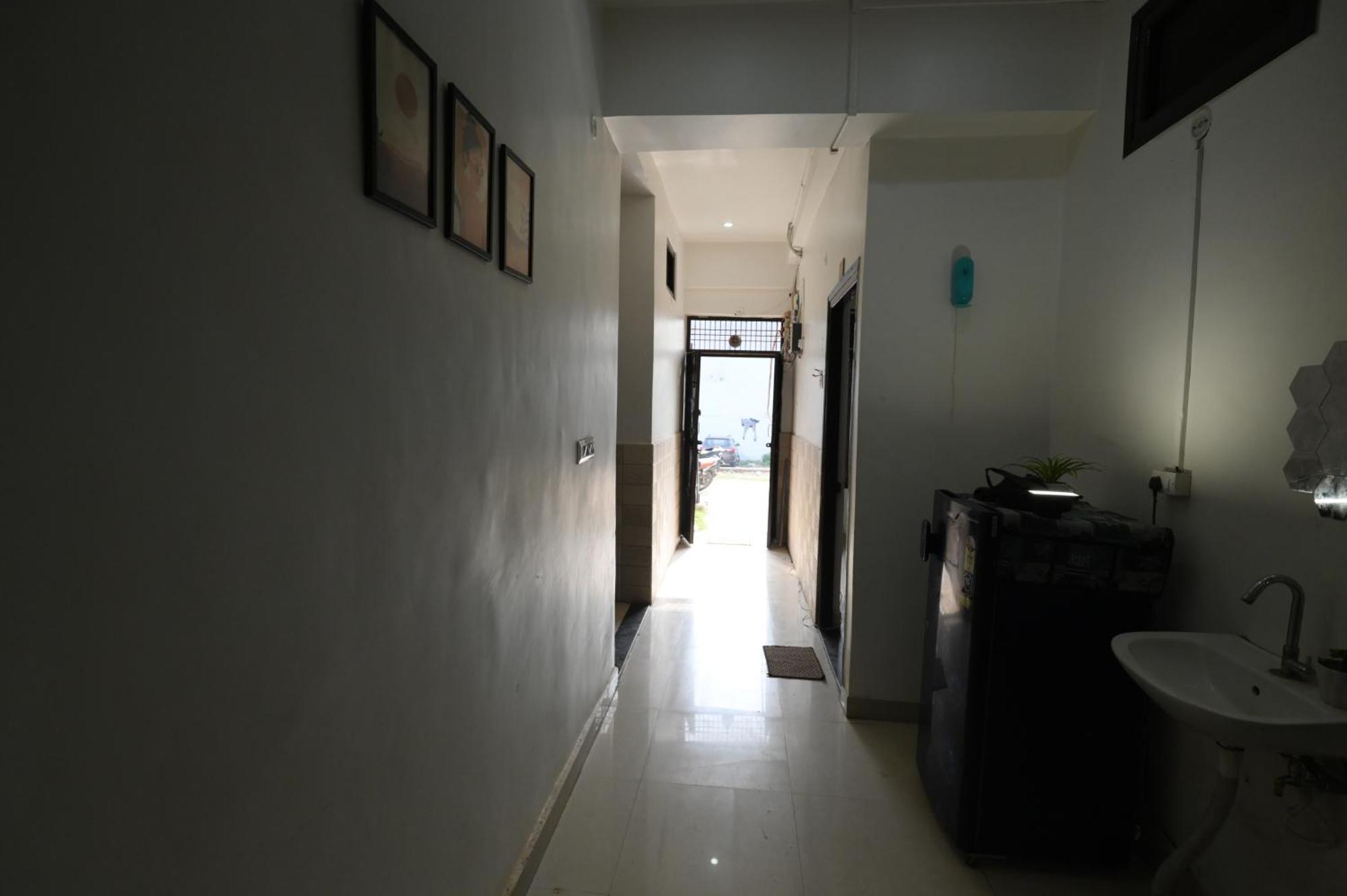 Janki Sadan Near Ram Janam Bhumi Hotel 2*