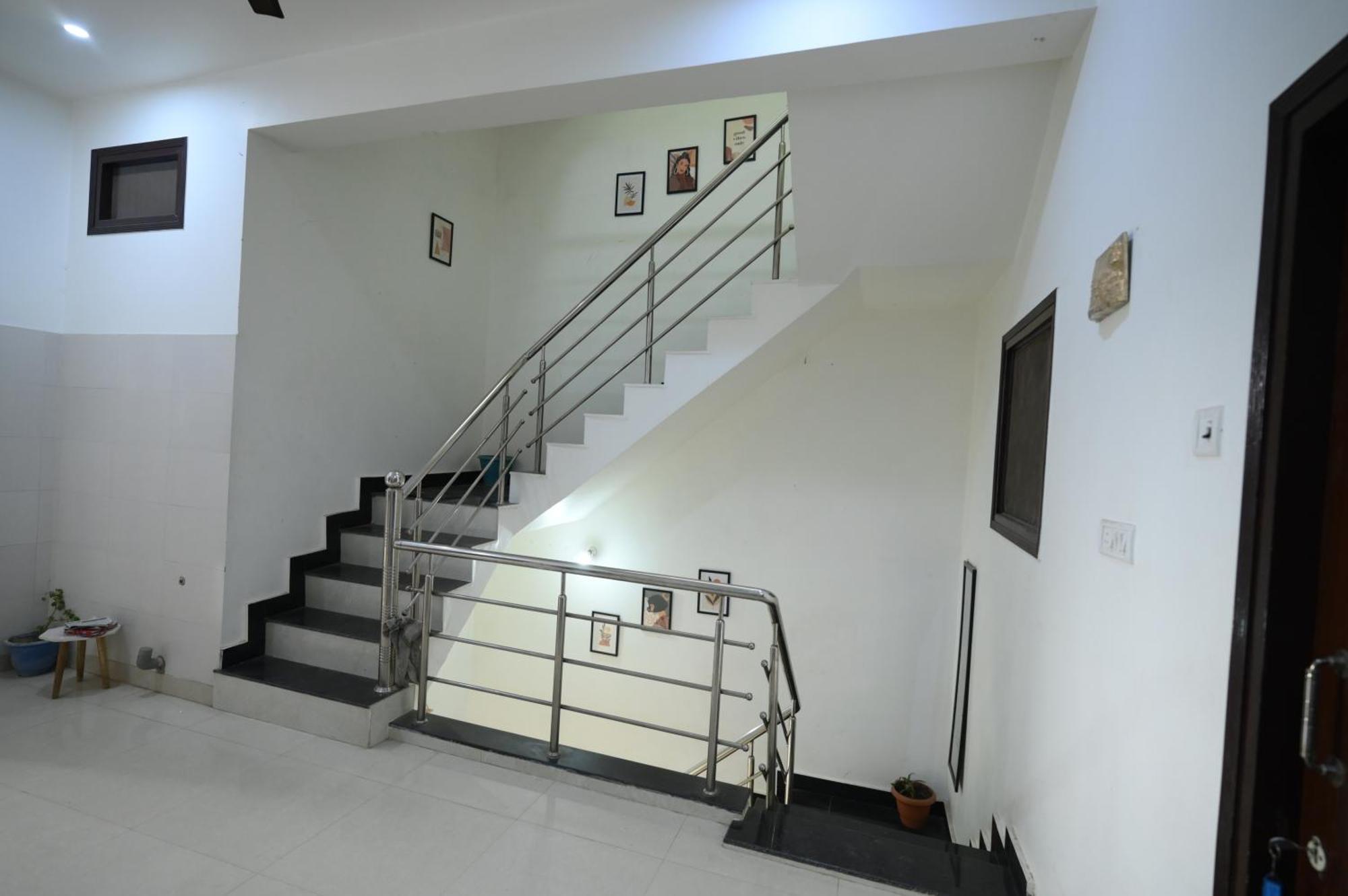 Janki Sadan Near Ram Janam Bhumi Hotel 2*